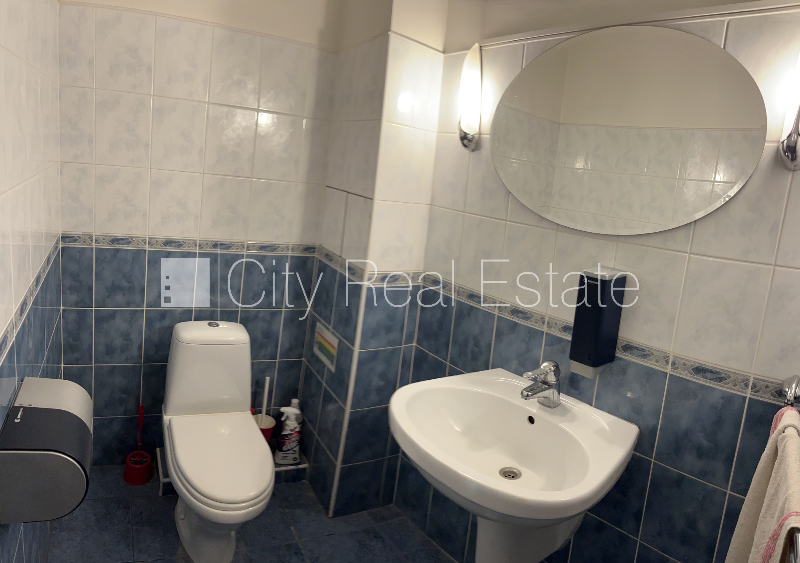 Объявление. Новостройка, фасадный дом, закрытый двор, места для нескольких машин, вход с улицы, окна выходят в Цена: 233000 EUR Foto #18