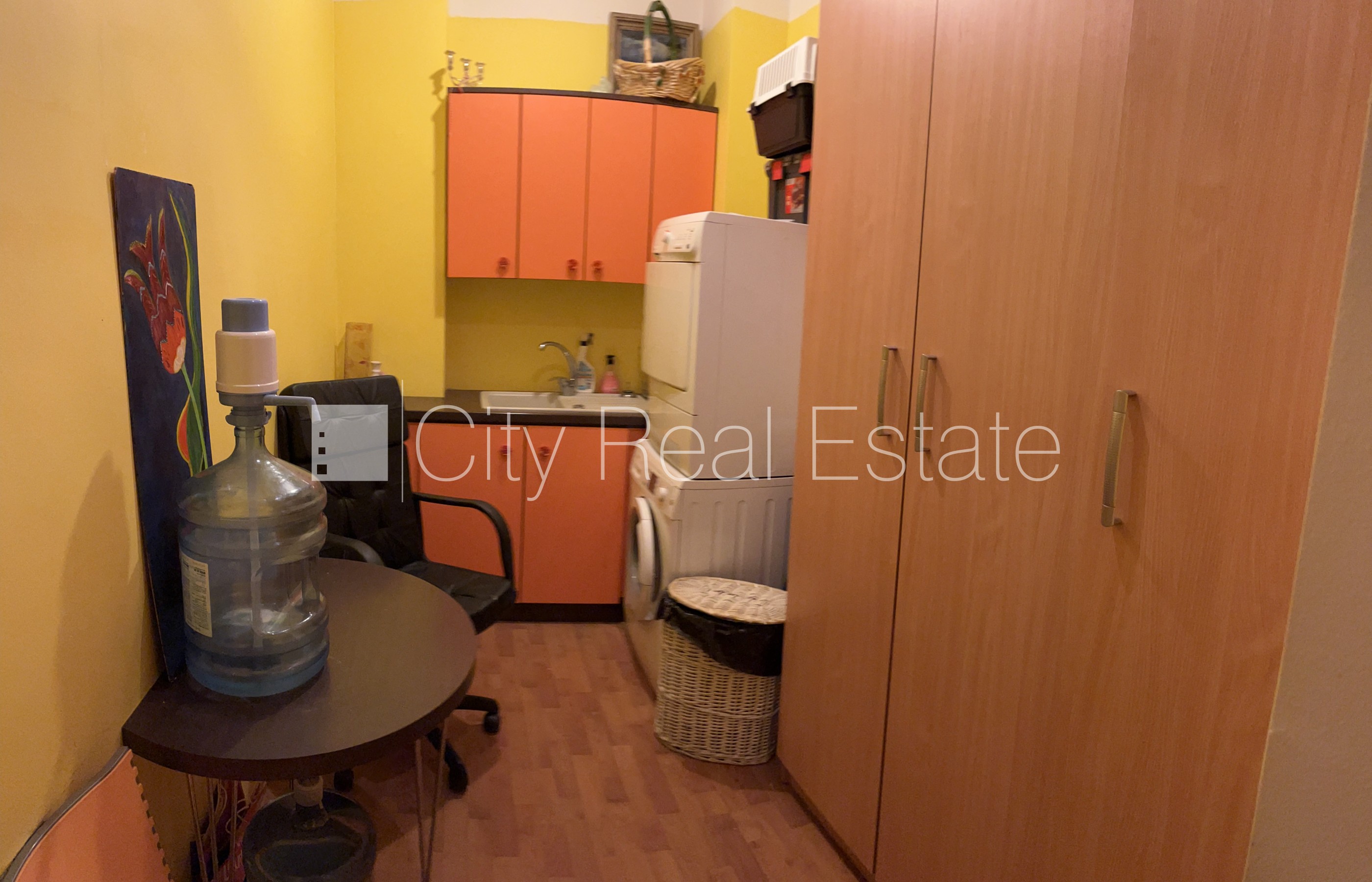 Объявление. Новостройка, фасадный дом, закрытый двор, места для нескольких машин, вход с улицы, окна выходят в Цена: 233000 EUR Foto #17