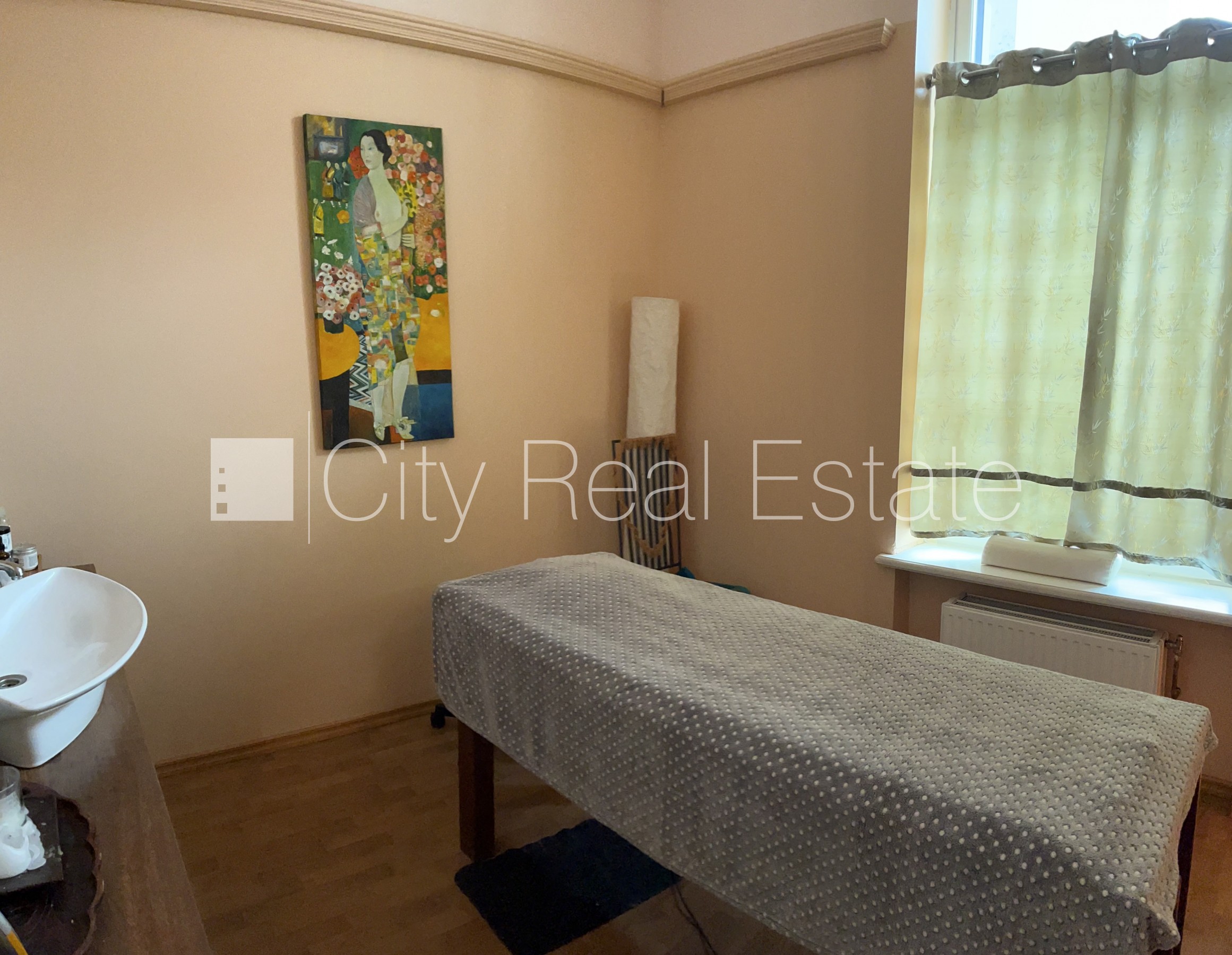 Объявление. Новостройка, фасадный дом, закрытый двор, места для нескольких машин, вход с улицы, окна выходят в Цена: 233000 EUR Foto #14