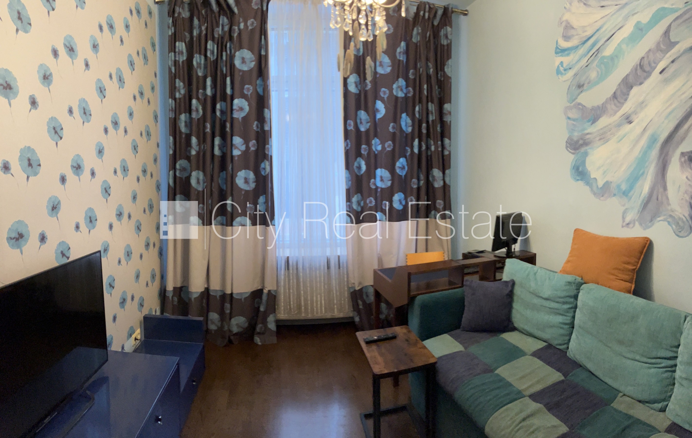 Объявление. Новостройка, фасадный дом, закрытый двор, места для нескольких машин, вход с улицы, окна выходят в Цена: 233000 EUR Foto #4