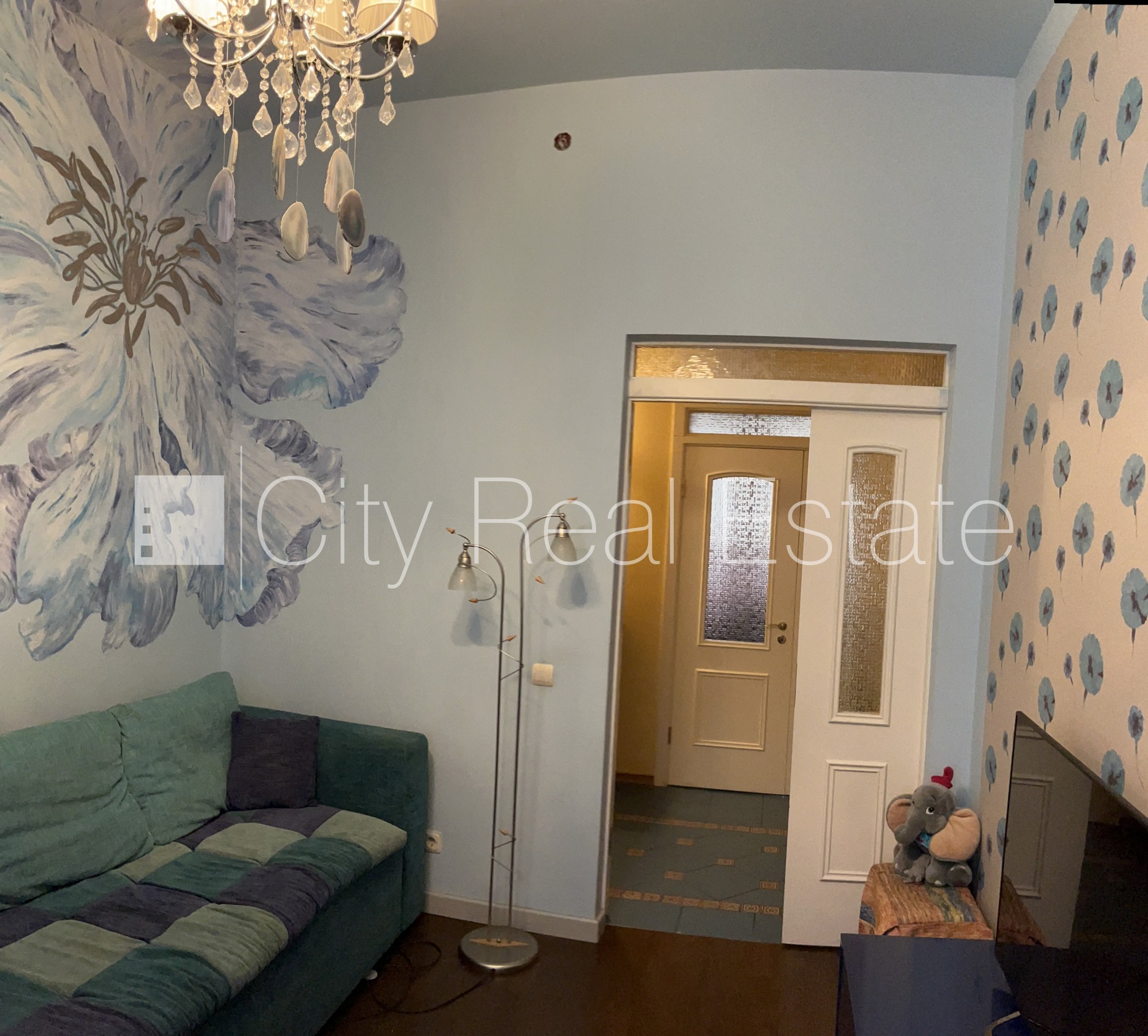 Объявление. Новостройка, фасадный дом, закрытый двор, места для нескольких машин, вход с улицы, окна выходят в Цена: 233000 EUR Foto #5