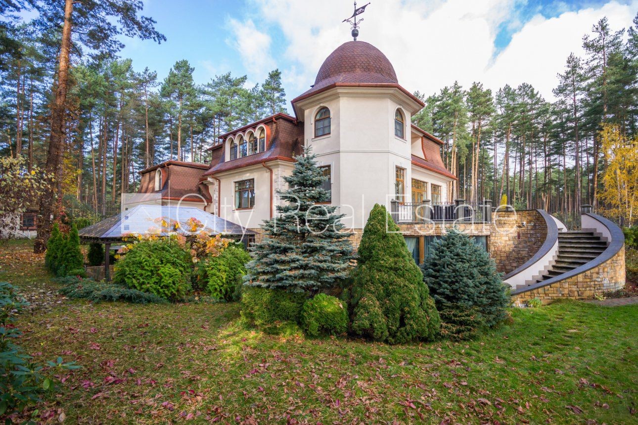 Sludinājumi. Privātmāja, zaļā teritorija, labiekārtots apzaļumots pagalms, iežogota teritorija ar metāla sētu, Cena: 995000 EUR Foto #1