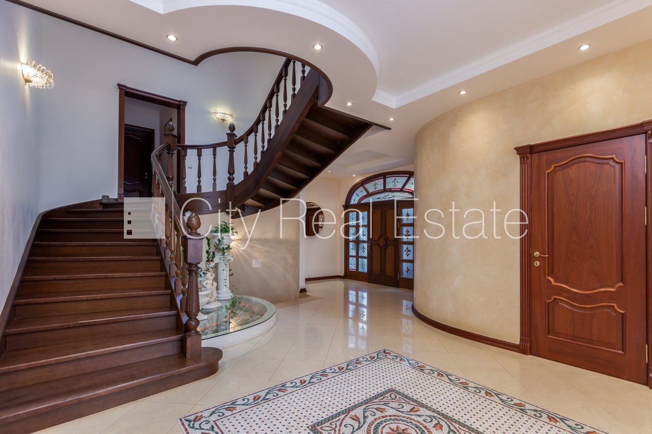 Sludinājumi. Privātmāja, zaļā teritorija, labiekārtots apzaļumots pagalms, iežogota teritorija ar metāla sētu, Cena: 995000 EUR Foto #10