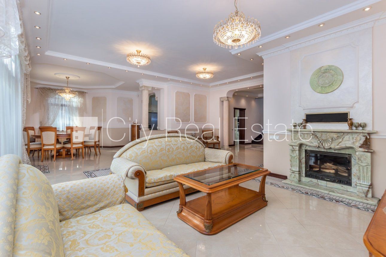 Sludinājumi. Privātmāja, zaļā teritorija, labiekārtots apzaļumots pagalms, iežogota teritorija ar metāla sētu, Cena: 995000 EUR Foto #5