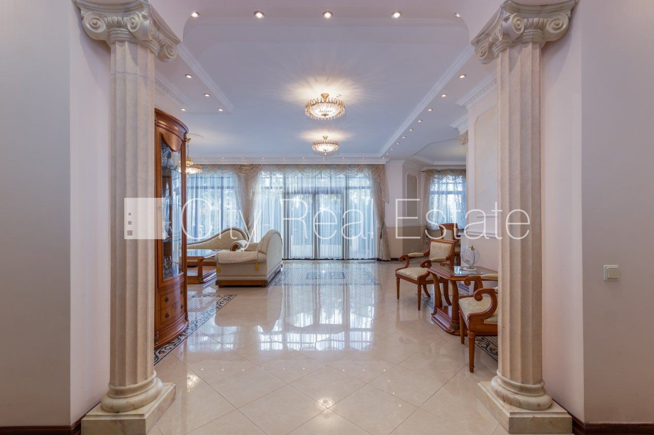 Sludinājumi. Privātmāja, zaļā teritorija, labiekārtots apzaļumots pagalms, iežogota teritorija ar metāla sētu, Cena: 995000 EUR Foto #4