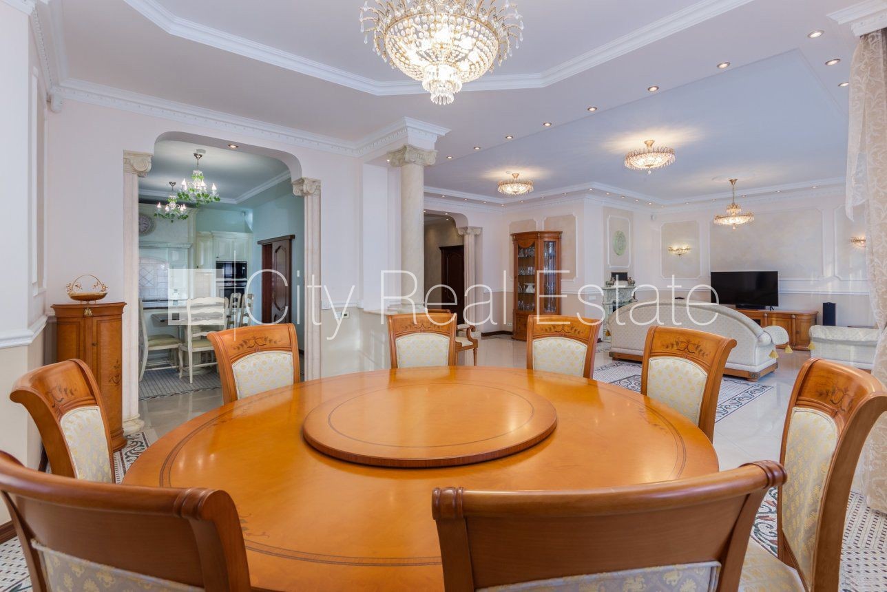 Sludinājumi. Privātmāja, zaļā teritorija, labiekārtots apzaļumots pagalms, iežogota teritorija ar metāla sētu, Cena: 995000 EUR Foto #7