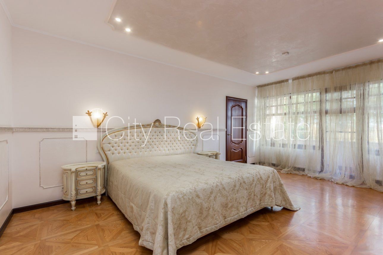 Sludinājumi. Privātmāja, zaļā teritorija, labiekārtots apzaļumots pagalms, iežogota teritorija ar metāla sētu, Cena: 995000 EUR Foto #13