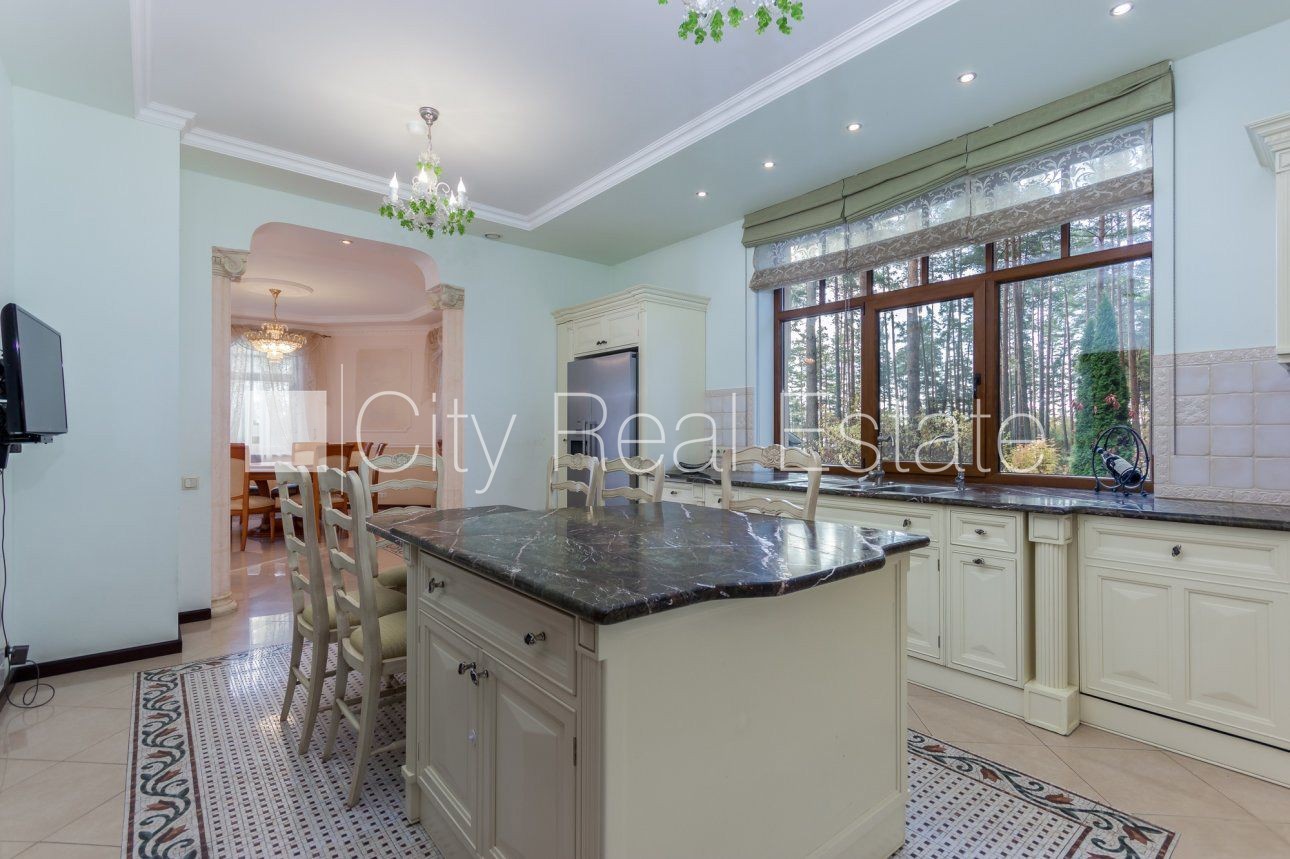 Sludinājumi. Privātmāja, zaļā teritorija, labiekārtots apzaļumots pagalms, iežogota teritorija ar metāla sētu, Cena: 995000 EUR Foto #9