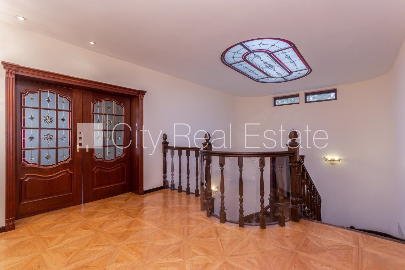 Sludinājumi. Privātmāja, zaļā teritorija, labiekārtots apzaļumots pagalms, iežogota teritorija ar metāla sētu, Cena: 995000 EUR Foto #11