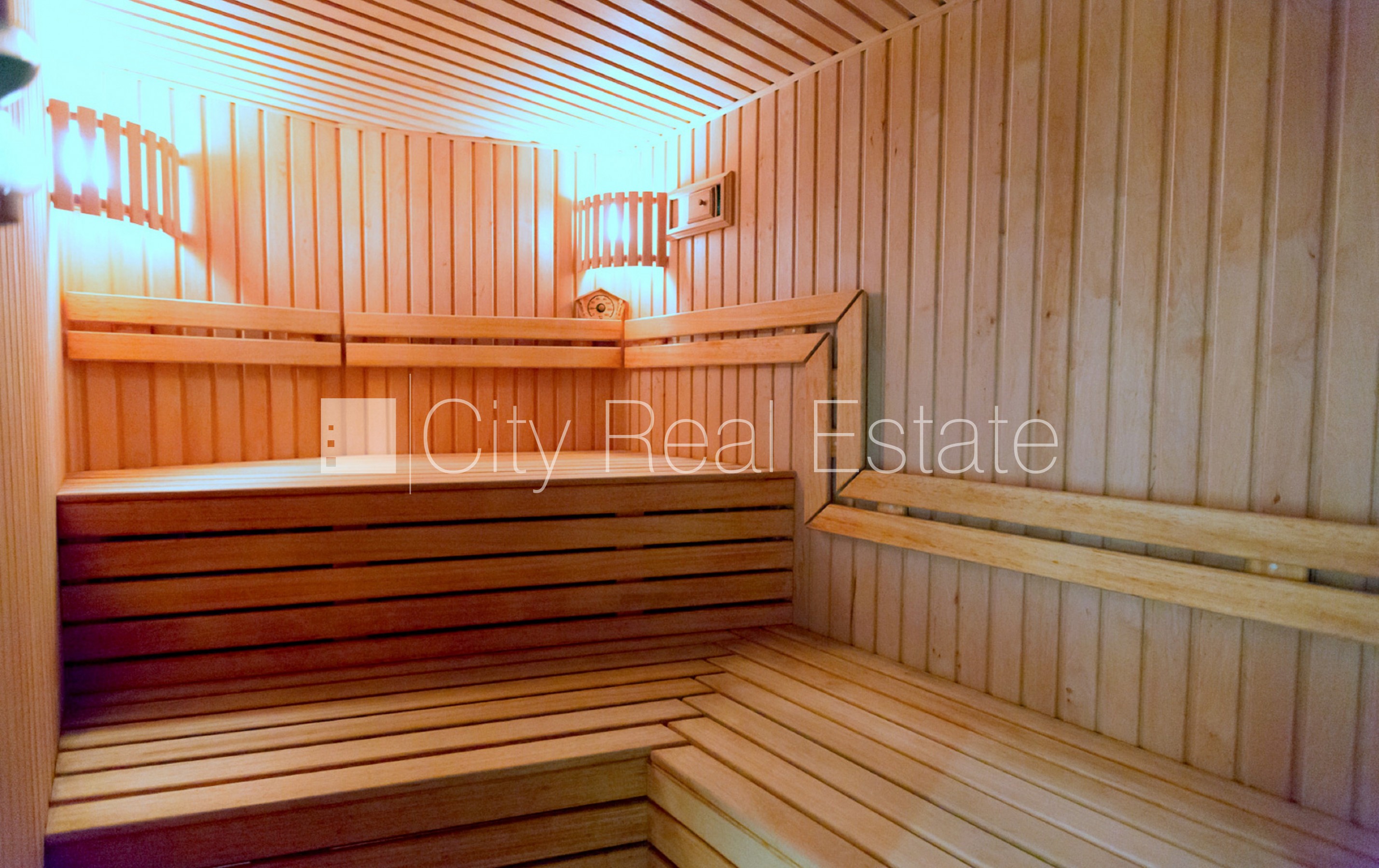 Sludinājumi. Privātmāja, jaunceltne, labiekārtota apzaļumota teritorija 2460 m2, iežogota teritorija ar metāla Cena: 550000 EUR Foto #8