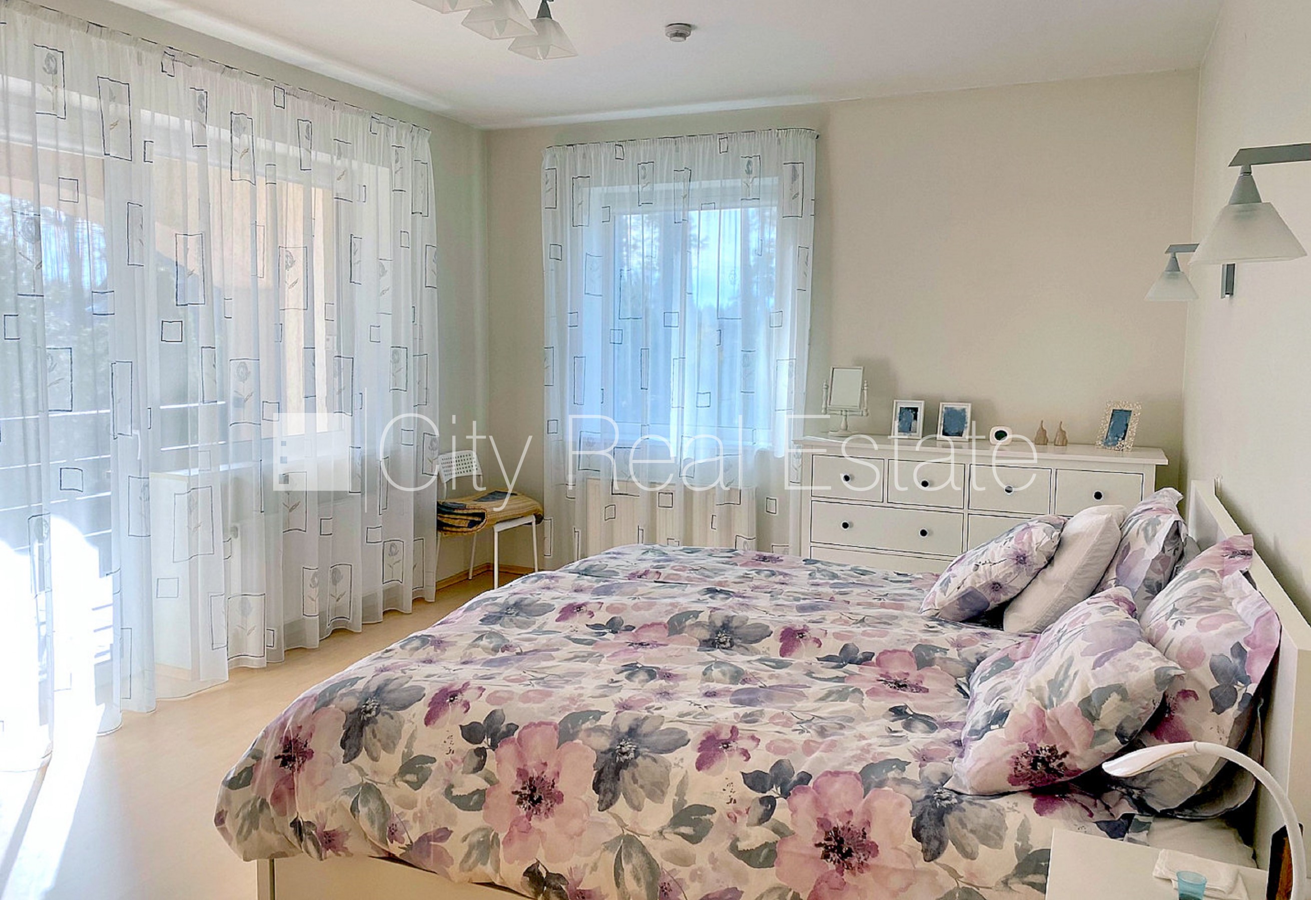 Sludinājumi. Privātmāja, jaunceltne, labiekārtota apzaļumota teritorija 2460 m2, iežogota teritorija ar metāla Cena: 550000 EUR Foto #11