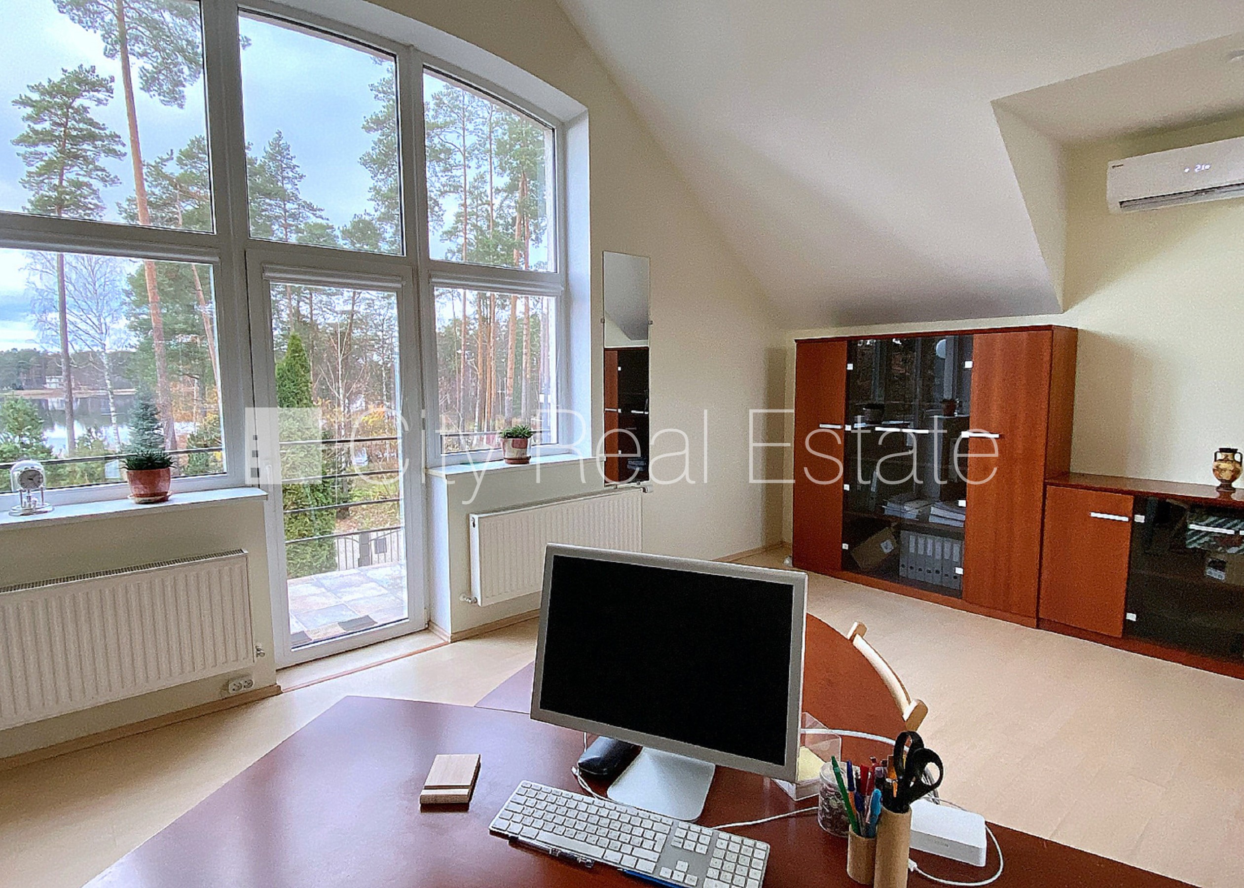 Sludinājumi. Privātmāja, jaunceltne, labiekārtota apzaļumota teritorija 2460 m2, iežogota teritorija ar metāla Cena: 550000 EUR Foto #13