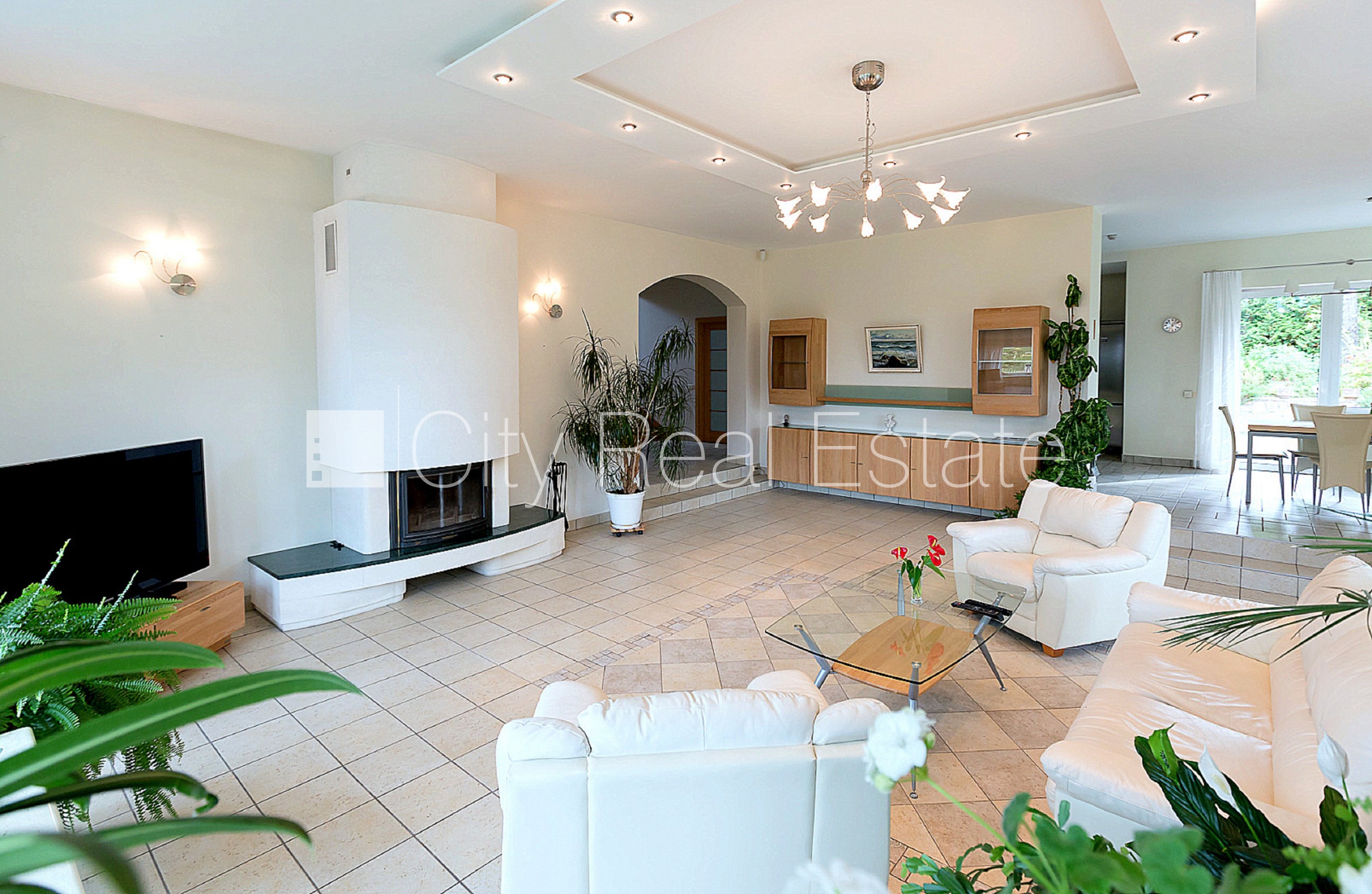 Sludinājumi. Privātmāja, jaunceltne, labiekārtota apzaļumota teritorija 2460 m2, iežogota teritorija ar metāla Cena: 550000 EUR Foto #5