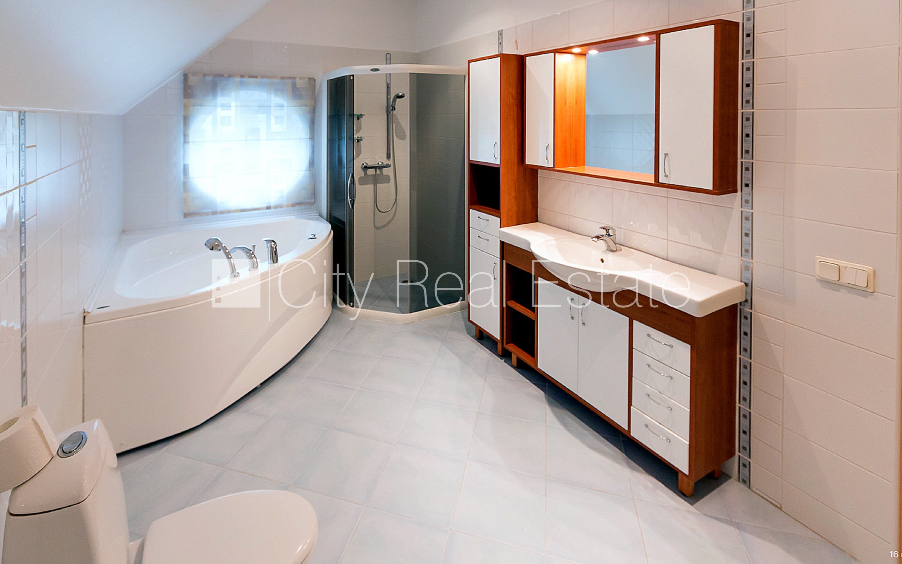 Sludinājumi. Privātmāja, jaunceltne, labiekārtota apzaļumota teritorija 2460 m2, iežogota teritorija ar metāla Cena: 550000 EUR Foto #12