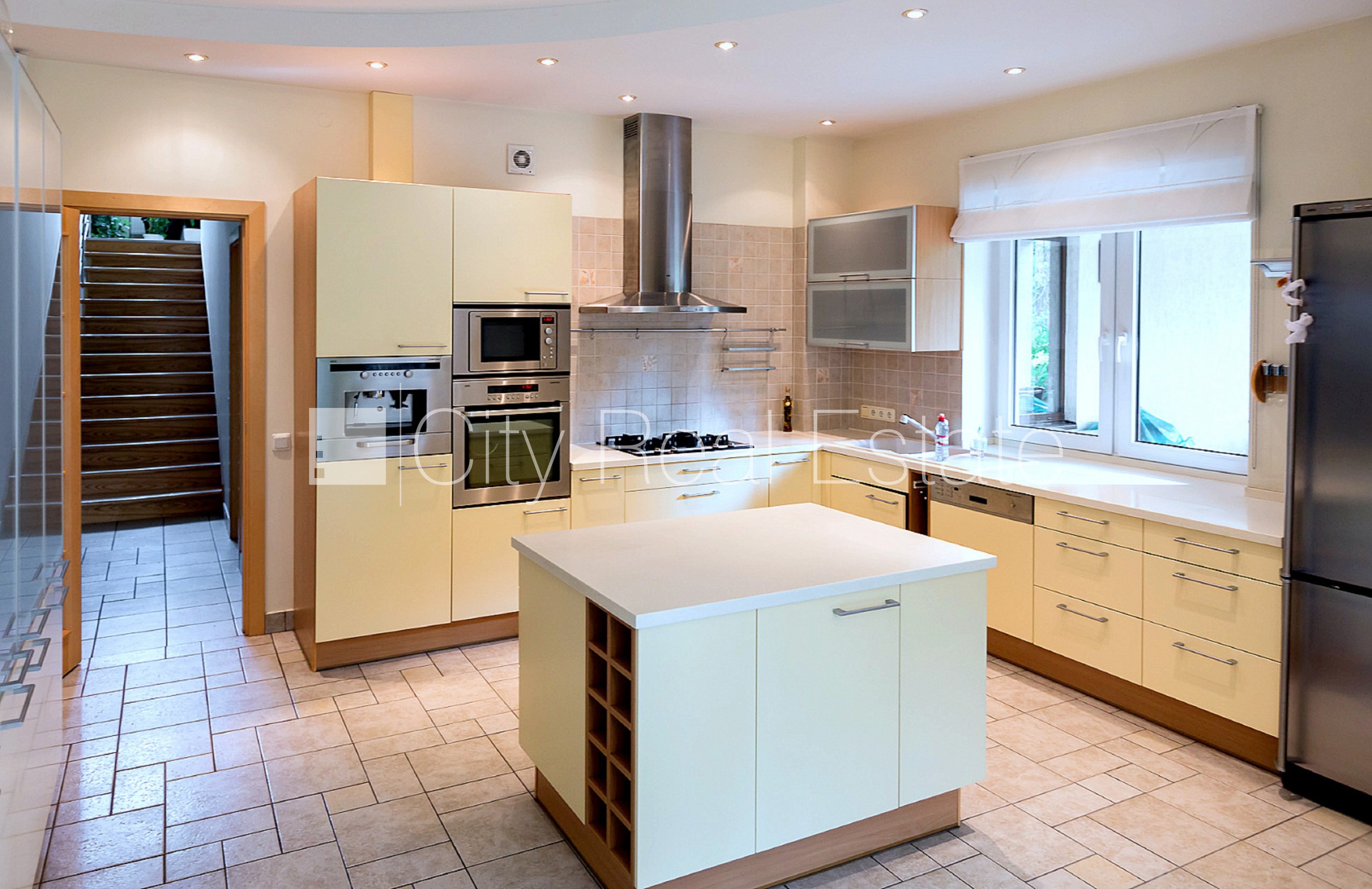 Sludinājumi. Privātmāja, jaunceltne, labiekārtota apzaļumota teritorija 2460 m2, iežogota teritorija ar metāla Cena: 550000 EUR Foto #6