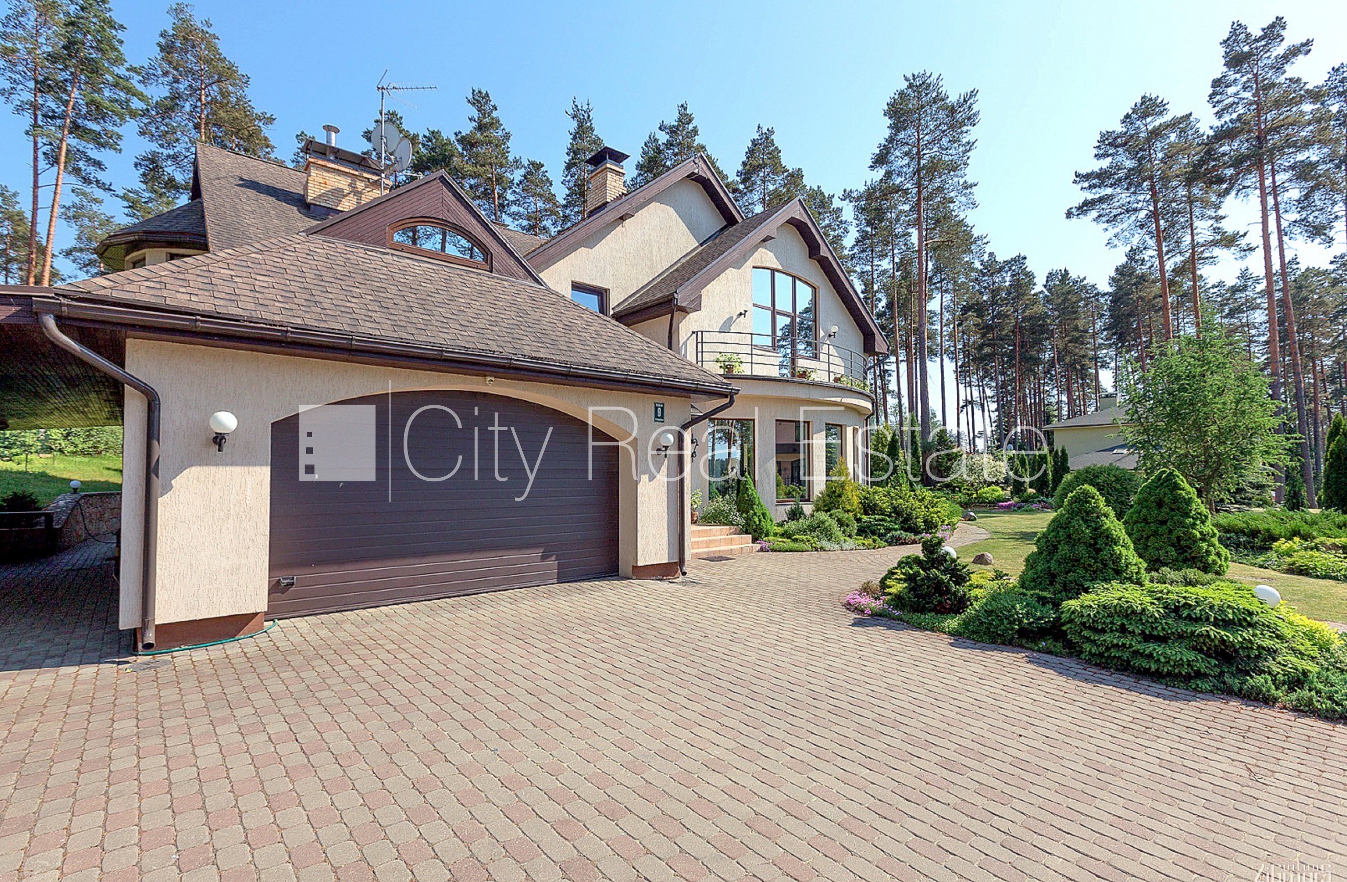 Sludinājumi. Privātmāja, jaunceltne, labiekārtota apzaļumota teritorija 2460 m2, iežogota teritorija ar metāla Cena: 550000 EUR Foto #1