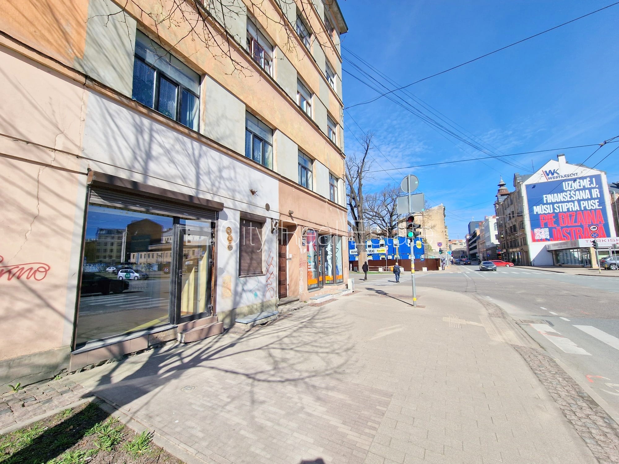 Объявление. Земля в собственности, домовладение, заменены инженерные коммуникации, кирпичные стены, подъездная Цена: 85000 EUR Foto #20