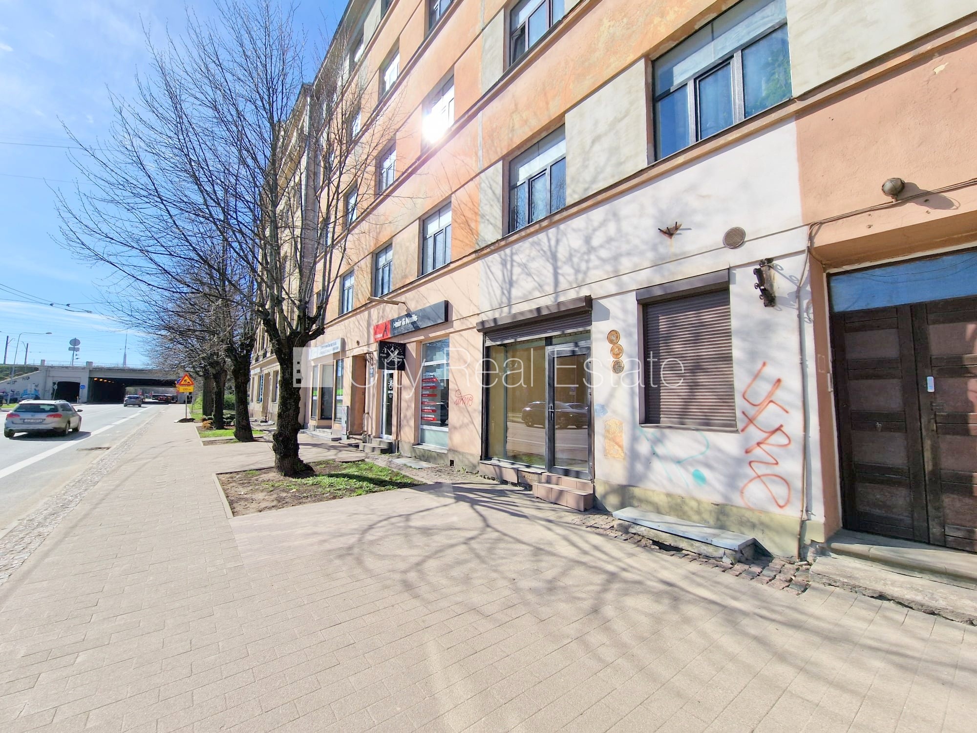 Объявление. Земля в собственности, домовладение, заменены инженерные коммуникации, кирпичные стены, подъездная Цена: 85000 EUR Foto #25