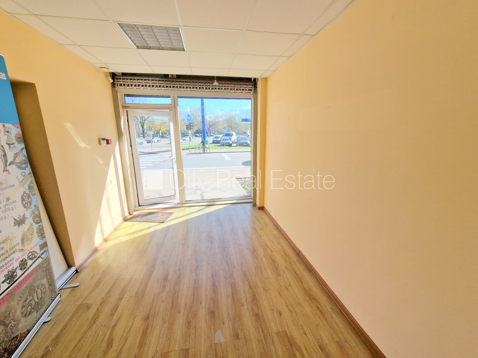 Объявление. Земля в собственности, домовладение, заменены инженерные коммуникации, кирпичные стены, подъездная Цена: 85000 EUR Foto #1