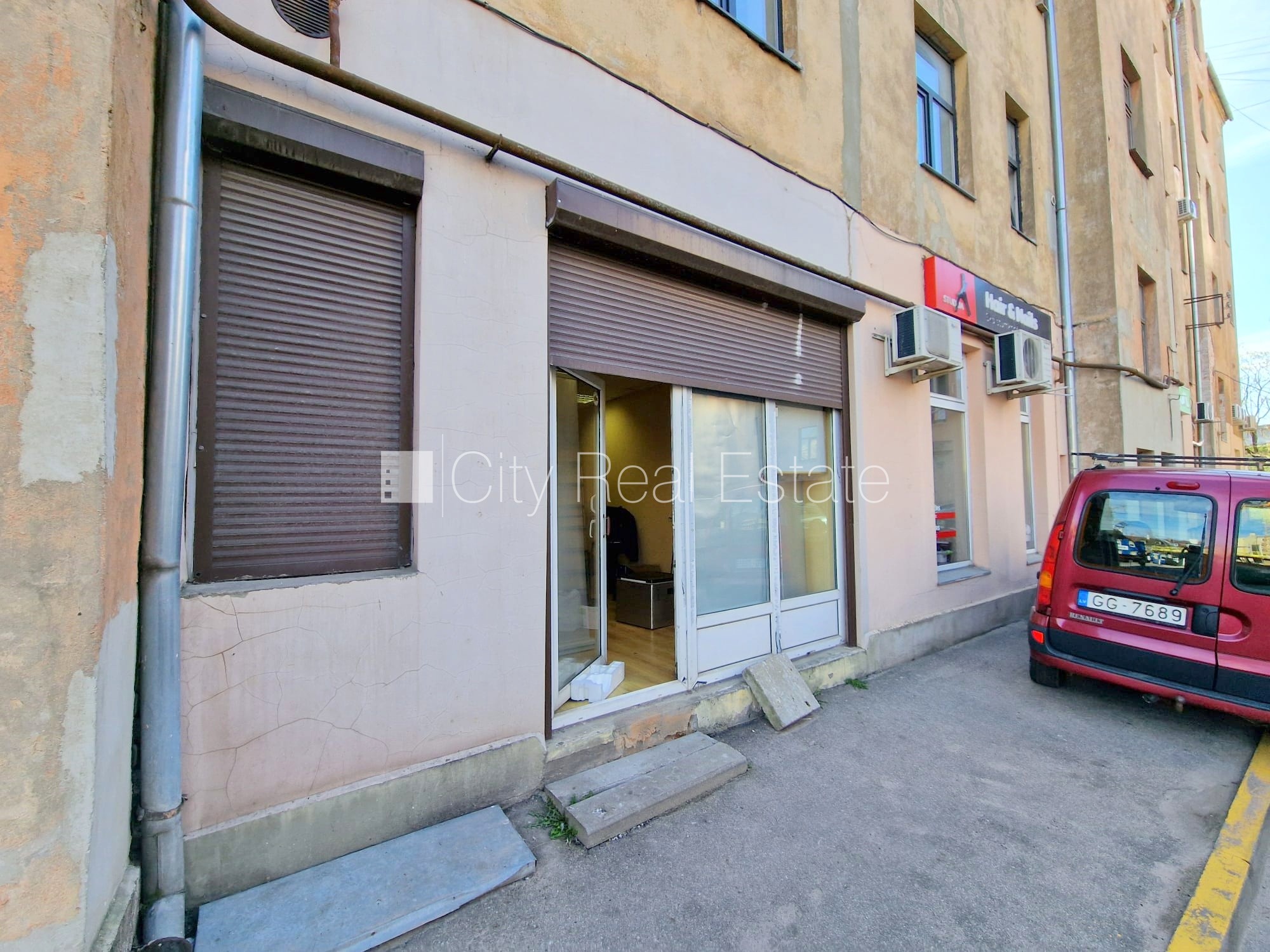 Объявление. Земля в собственности, домовладение, заменены инженерные коммуникации, кирпичные стены, подъездная Цена: 85000 EUR Foto #17