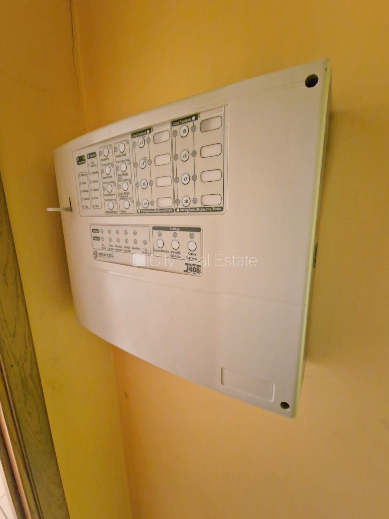 Объявление. Земля в собственности, домовладение, заменены инженерные коммуникации, кирпичные стены, подъездная Цена: 85000 EUR Foto #14