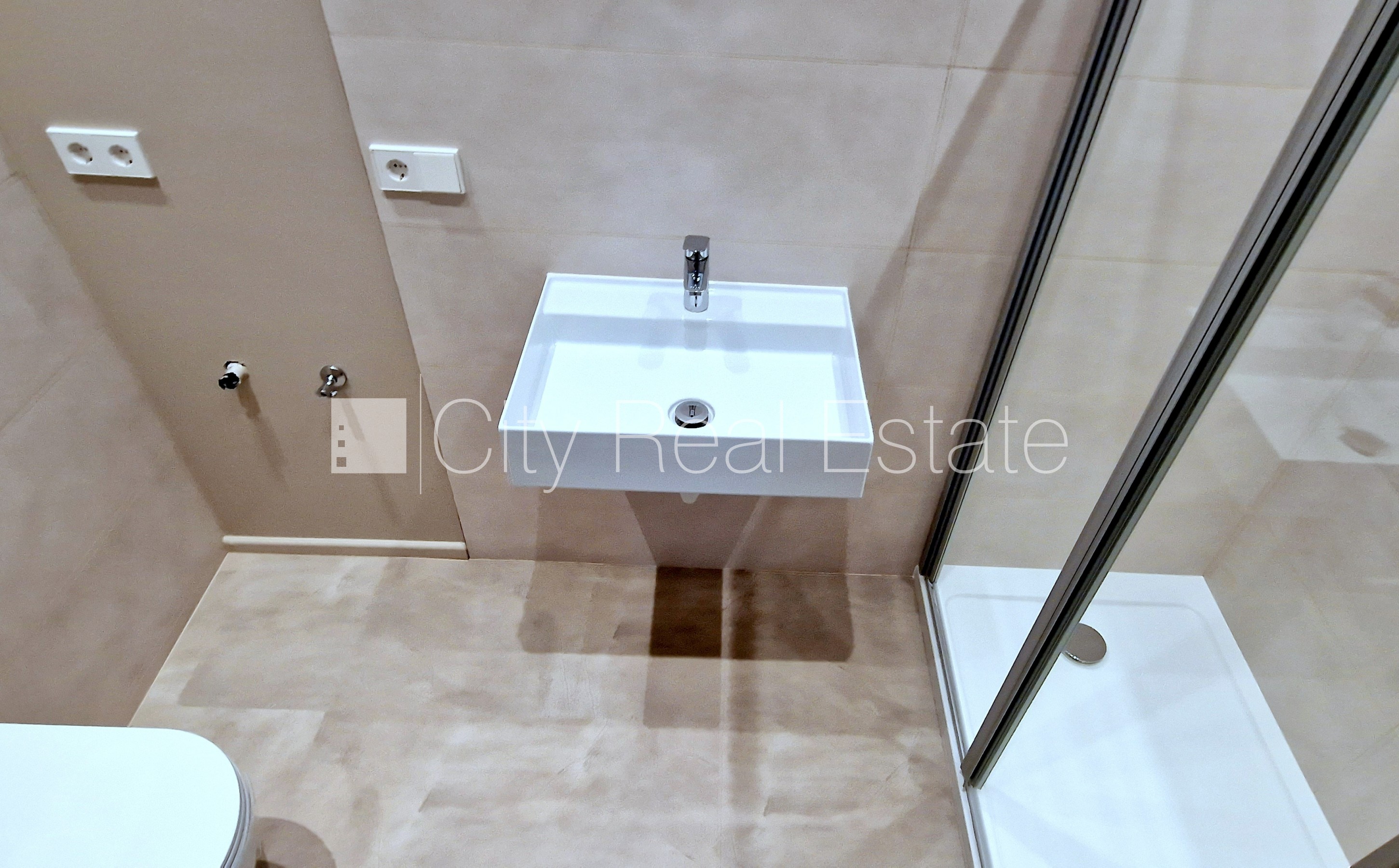 Объявление. Земля в собственности, таунхаус, новостройка, количество квартир в здании 4 шт., благоустроенная Цена: 355000 EUR Foto #14