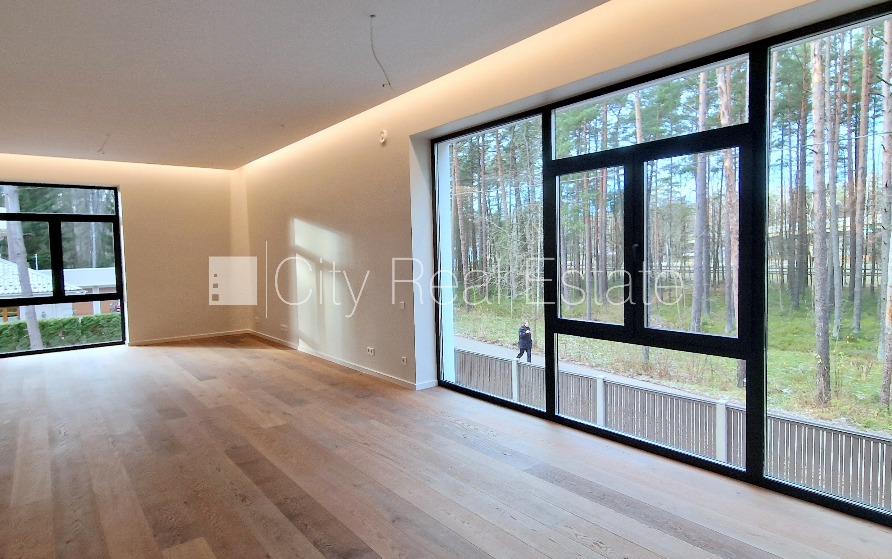 Объявление. Земля в собственности, таунхаус, новостройка, количество квартир в здании 4 шт., благоустроенная Цена: 355000 EUR Foto #3