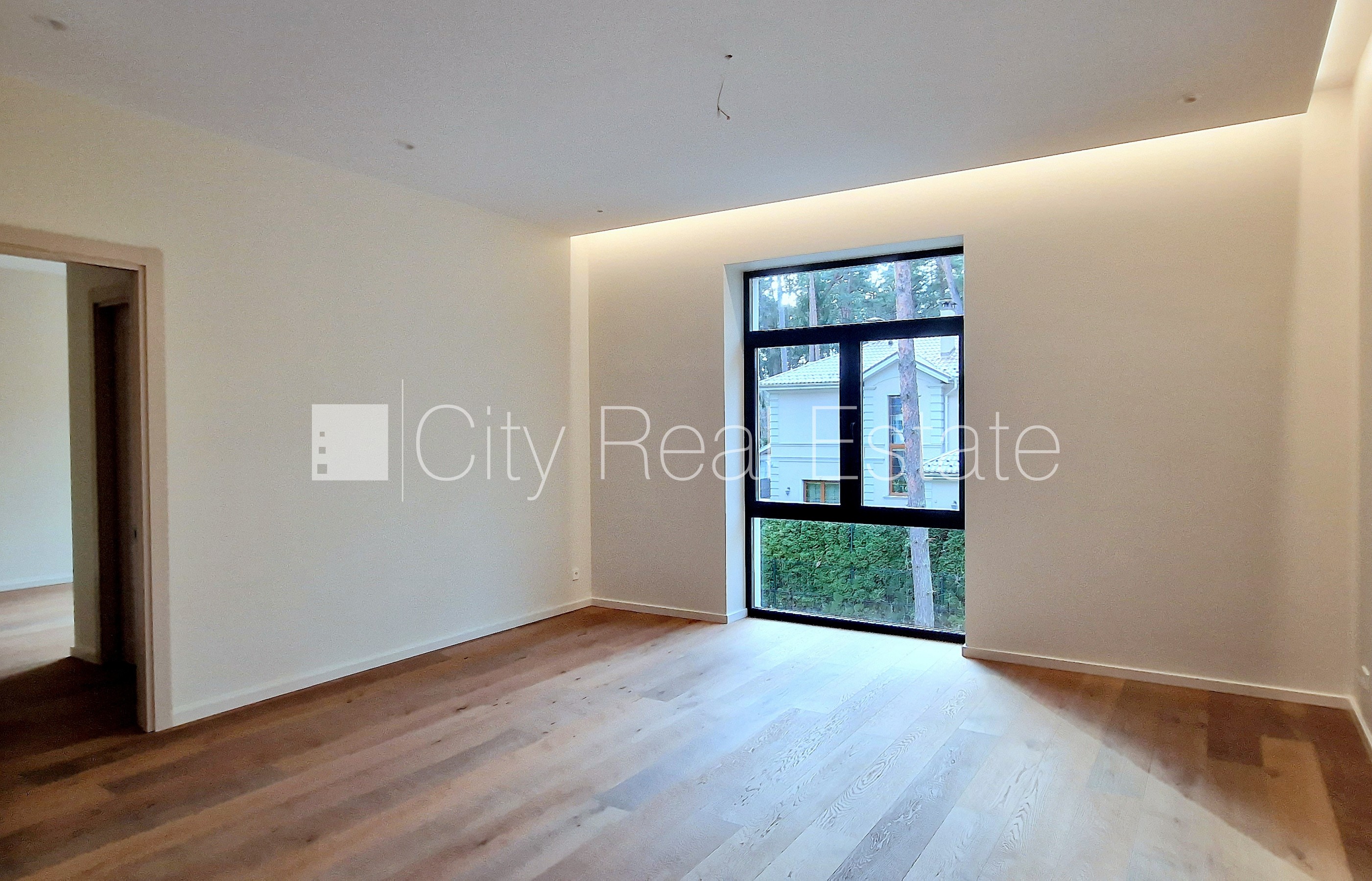 Объявление. Земля в собственности, таунхаус, новостройка, количество квартир в здании 4 шт., благоустроенная Цена: 355000 EUR Foto #4