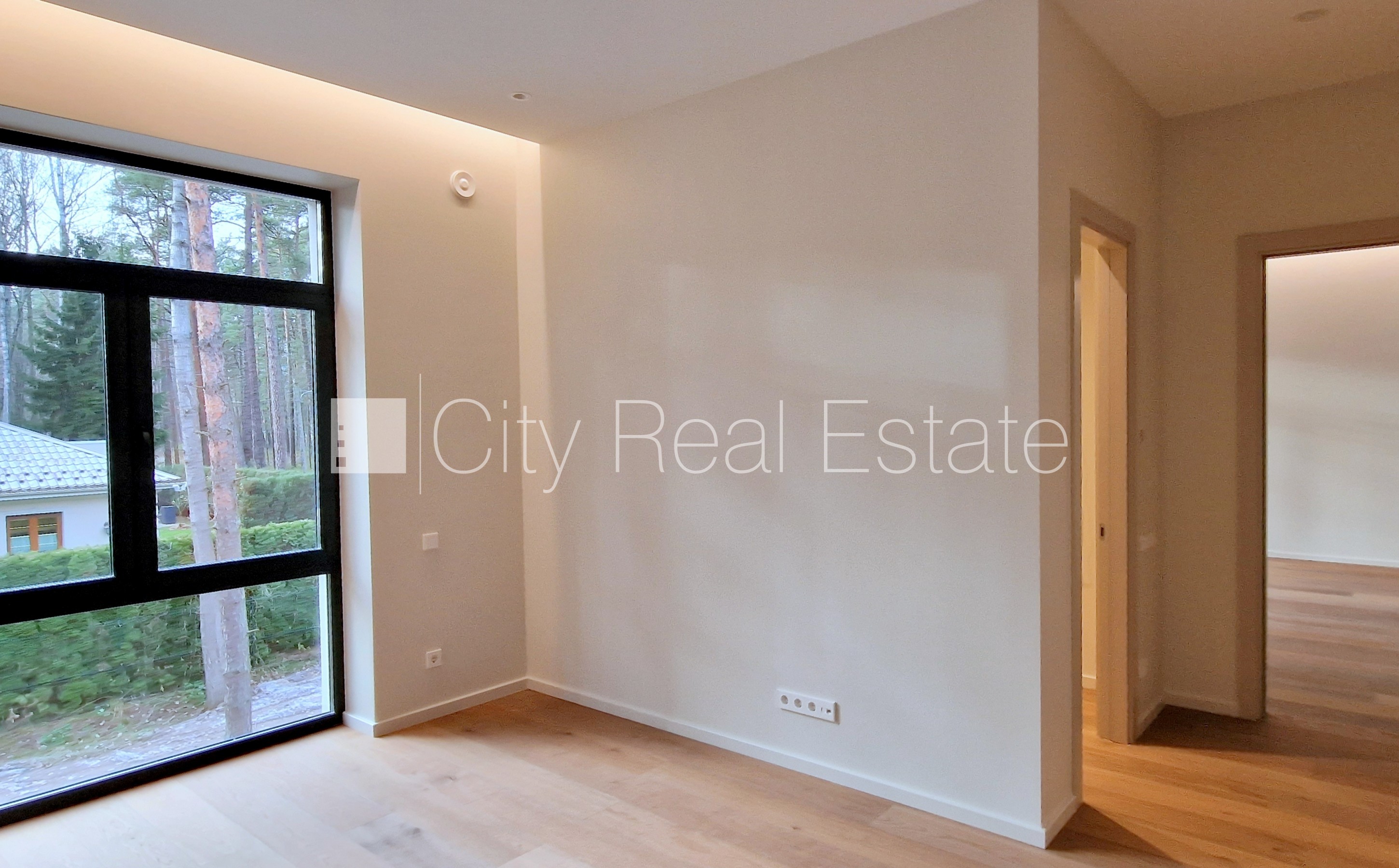 Объявление. Земля в собственности, таунхаус, новостройка, количество квартир в здании 4 шт., благоустроенная Цена: 355000 EUR Foto #8