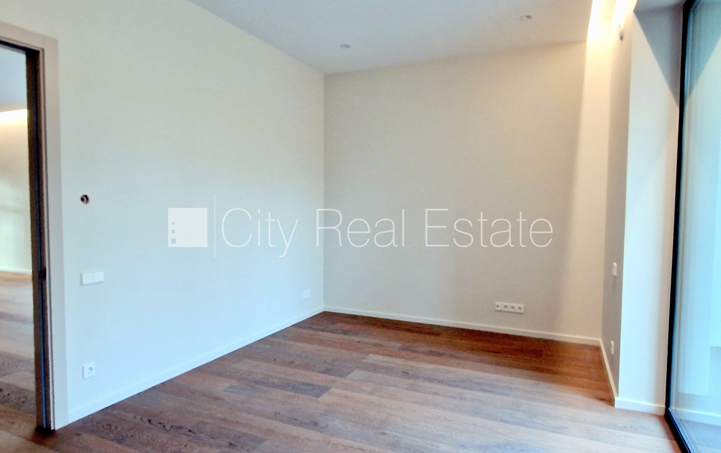 Объявление. Земля в собственности, таунхаус, новостройка, количество квартир в здании 4 шт., благоустроенная Цена: 355000 EUR Foto #10