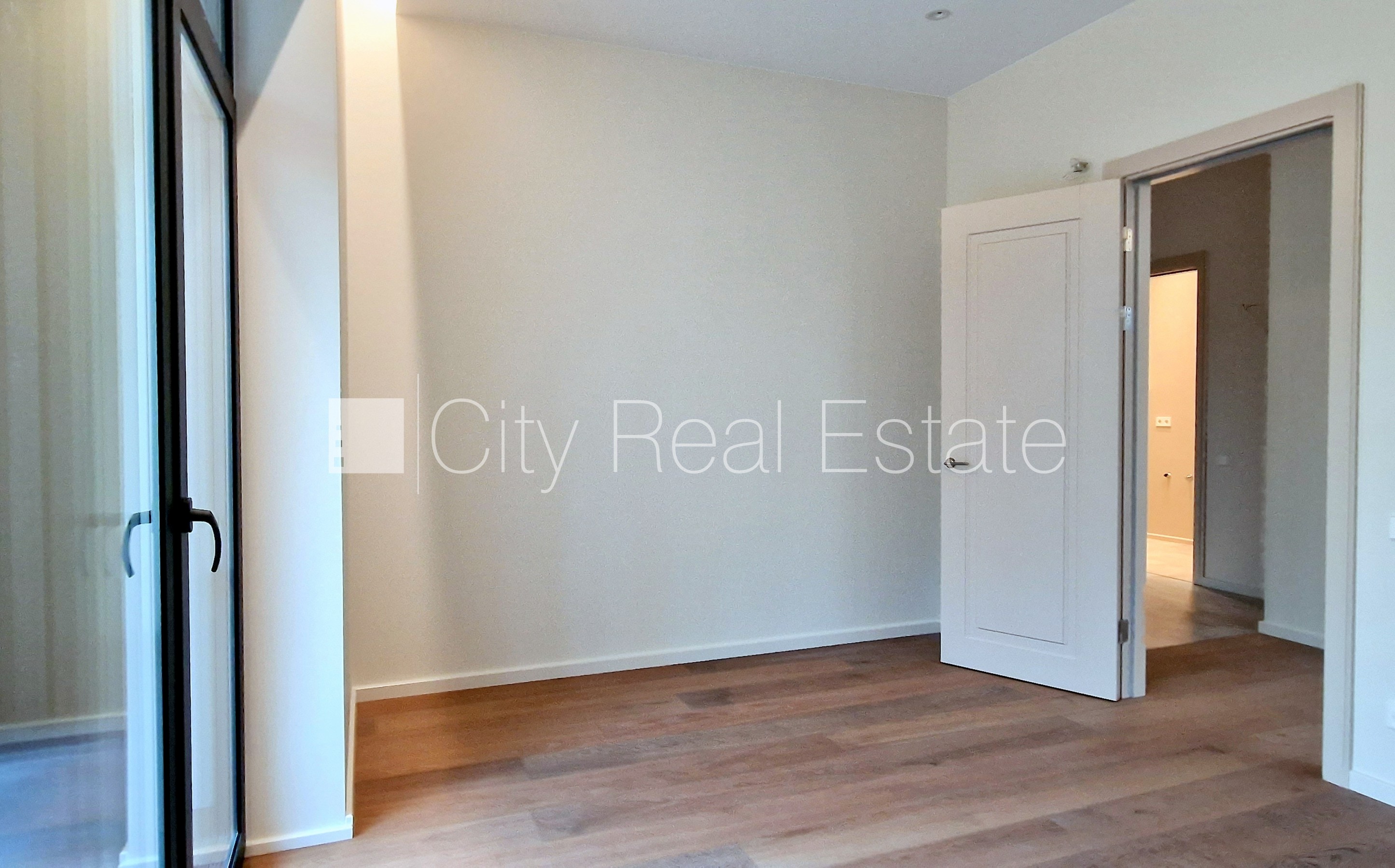 Объявление. Земля в собственности, таунхаус, новостройка, количество квартир в здании 4 шт., благоустроенная Цена: 355000 EUR Foto #13