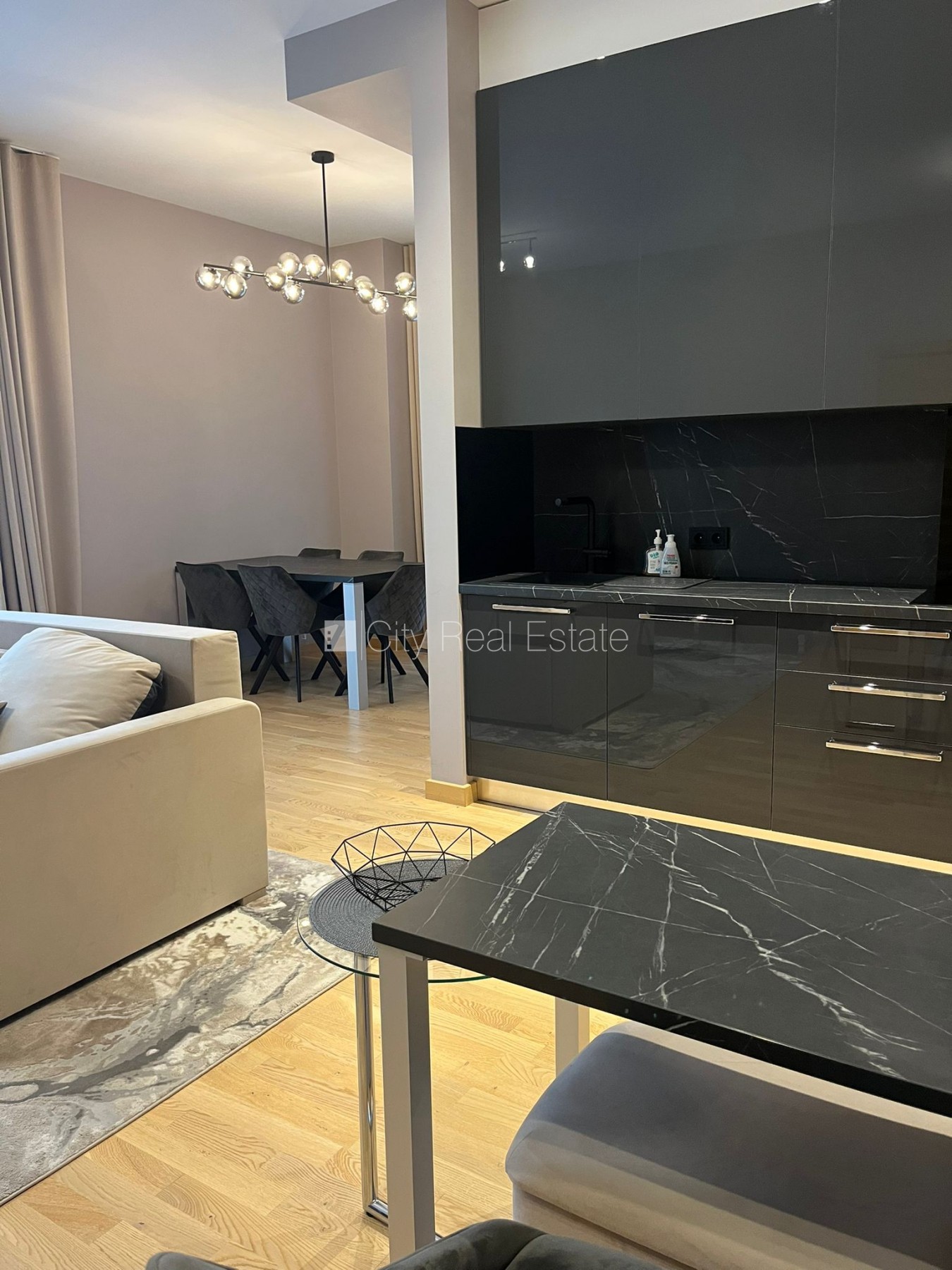 Sludinājumi. Jaunceltne, labiekārtota apzaļumota teritorija, luksuss apartamenti  89,6 m2, ir lifts, balkons, Cena: 1200 EUR/mēn Foto #2