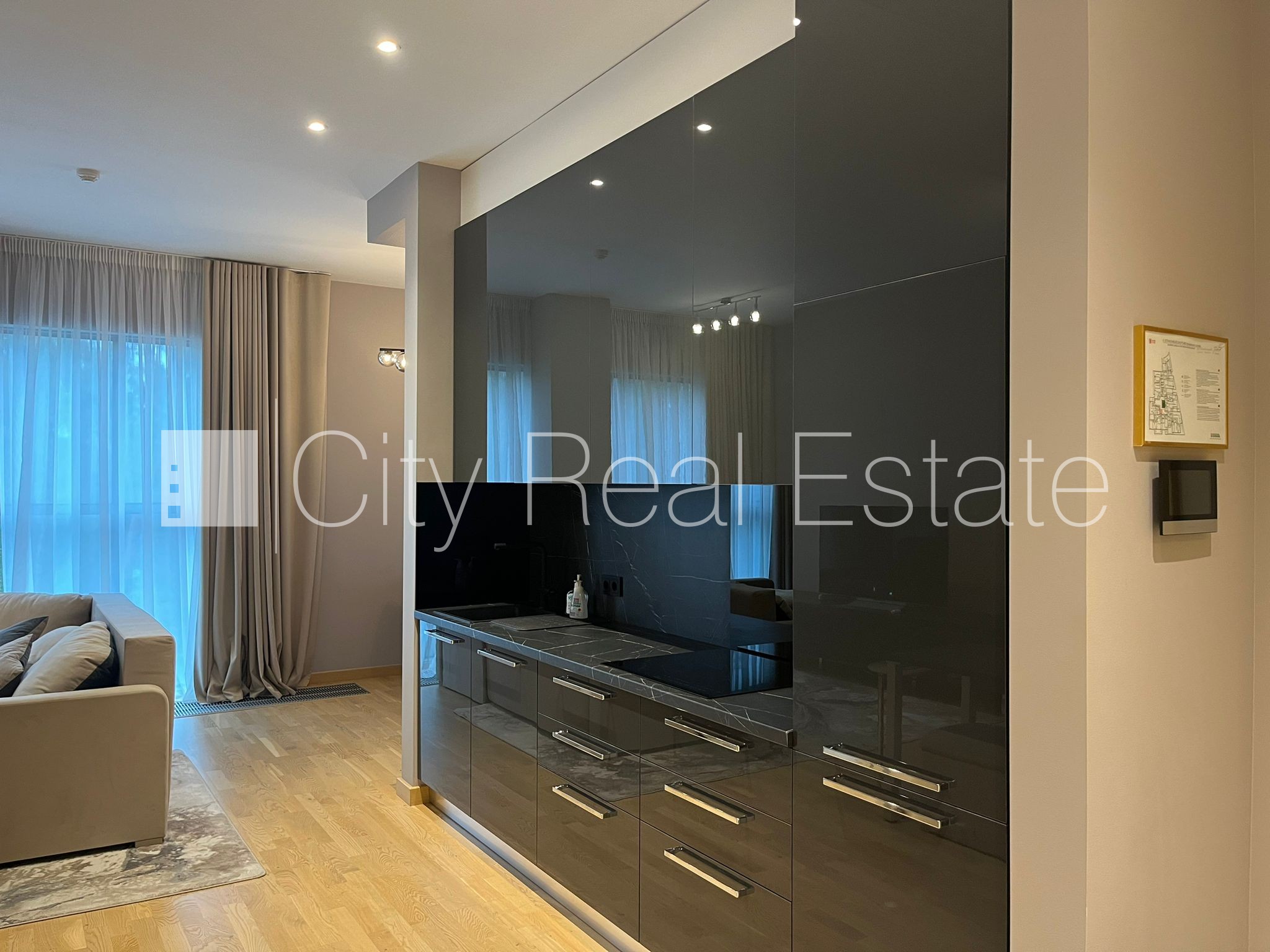 Sludinājumi. Jaunceltne, labiekārtota apzaļumota teritorija, luksuss apartamenti  89,6 m2, ir lifts, balkons, Cena: 1200 EUR/mēn Foto #1