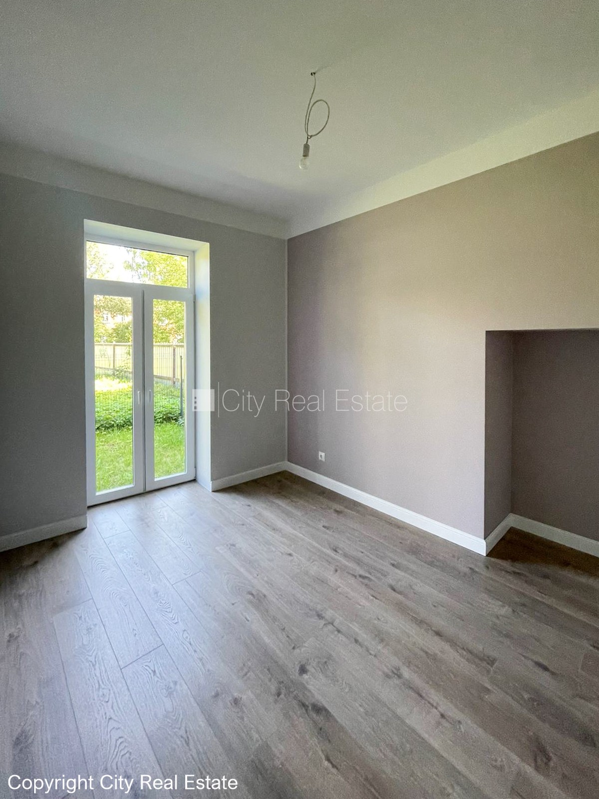 Sludinājumi. Pagalma māja, labiekārtota apzaļumota teritorija, iežogota teritorija, bezmaksas stāvvieta pagalmā, Cena: 79000 EUR Foto #2