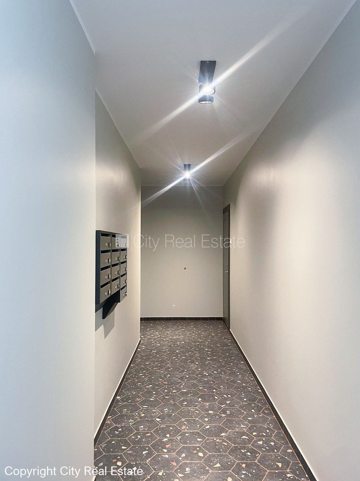 Sludinājumi. Pagalma māja, labiekārtota apzaļumota teritorija, iežogota teritorija, bezmaksas stāvvieta pagalmā, Cena: 79000 EUR Foto #5