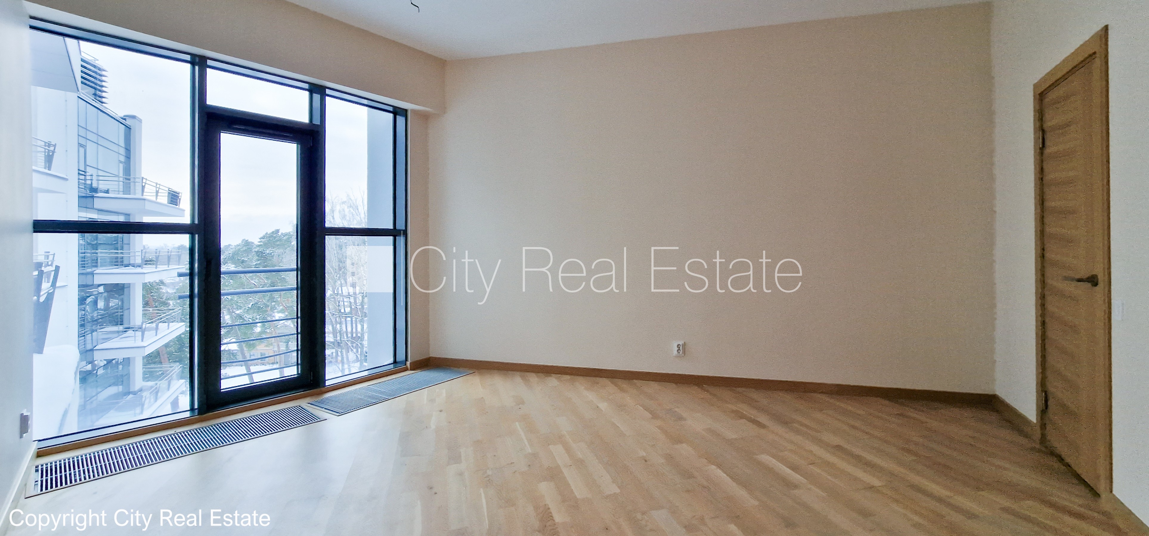 Объявление. Земля в собственности, новостройка, монолитные бетонные стены, зеленая территория, подъездная Цена: 310000 EUR Foto #7