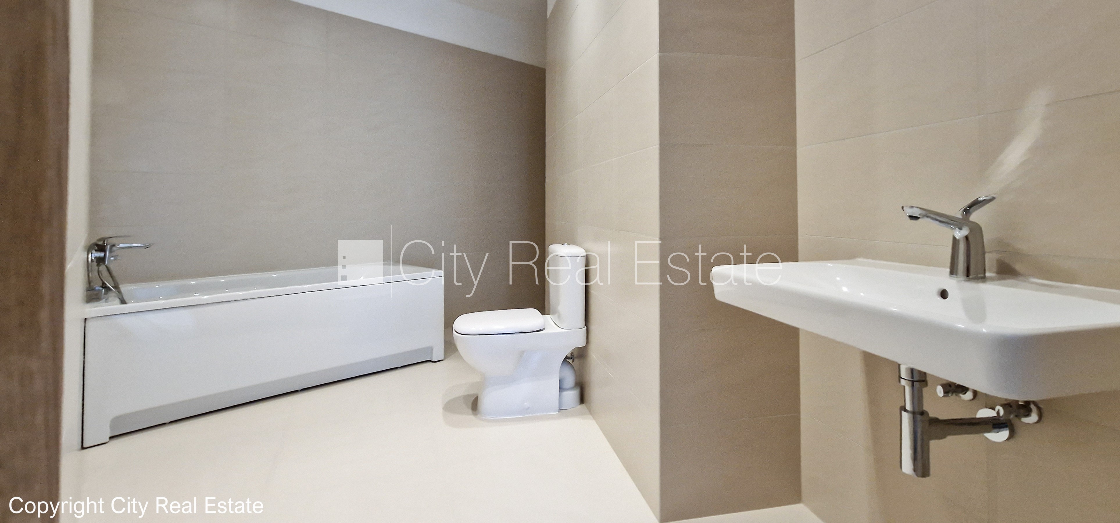 Объявление. Земля в собственности, новостройка, монолитные бетонные стены, зеленая территория, подъездная Цена: 310000 EUR Foto #13