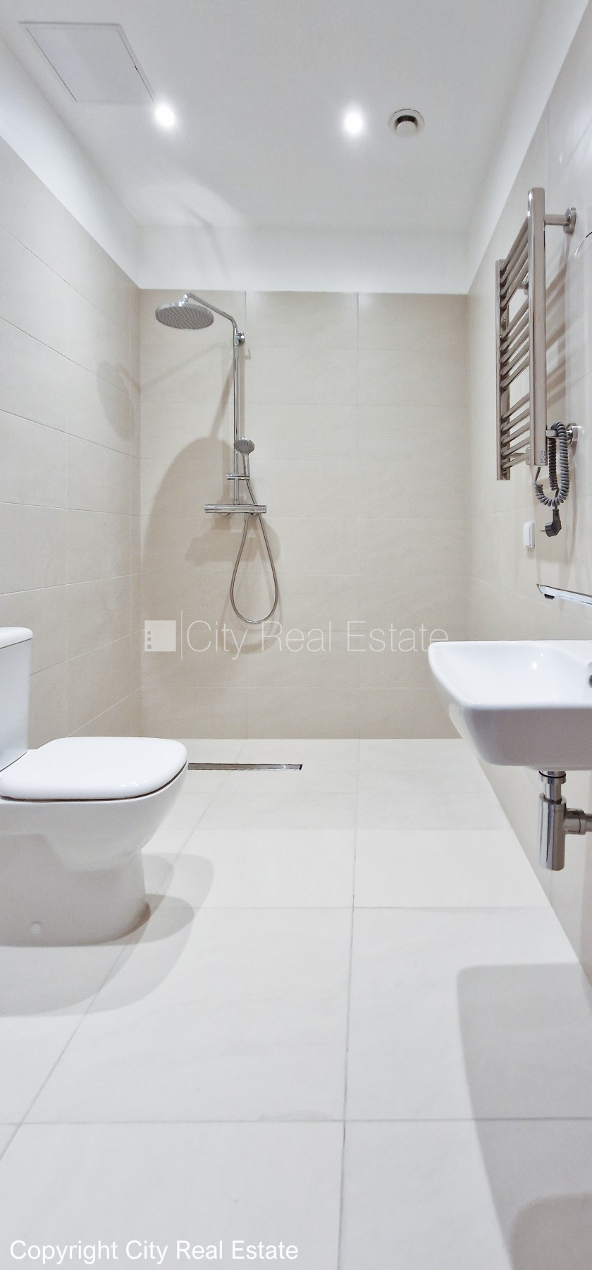 Объявление. Земля в собственности, новостройка, монолитные бетонные стены, зеленая территория, подъездная Цена: 310000 EUR Foto #15