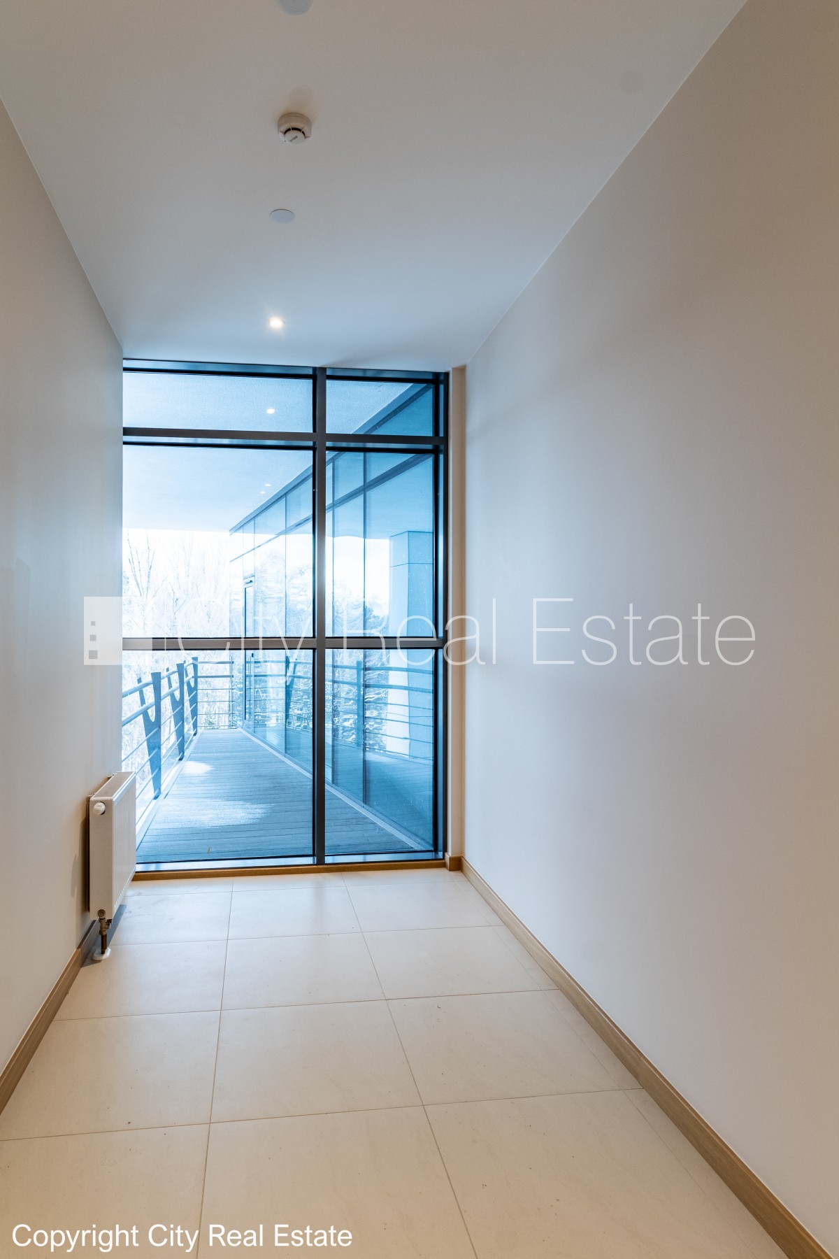 Sludinājumi. Zeme īpašumā, jaunceltne, monolīta betona sienas, zaļā teritorija, bruģēts piebraucamais ceļš, Cena: 325000 EUR Foto #10