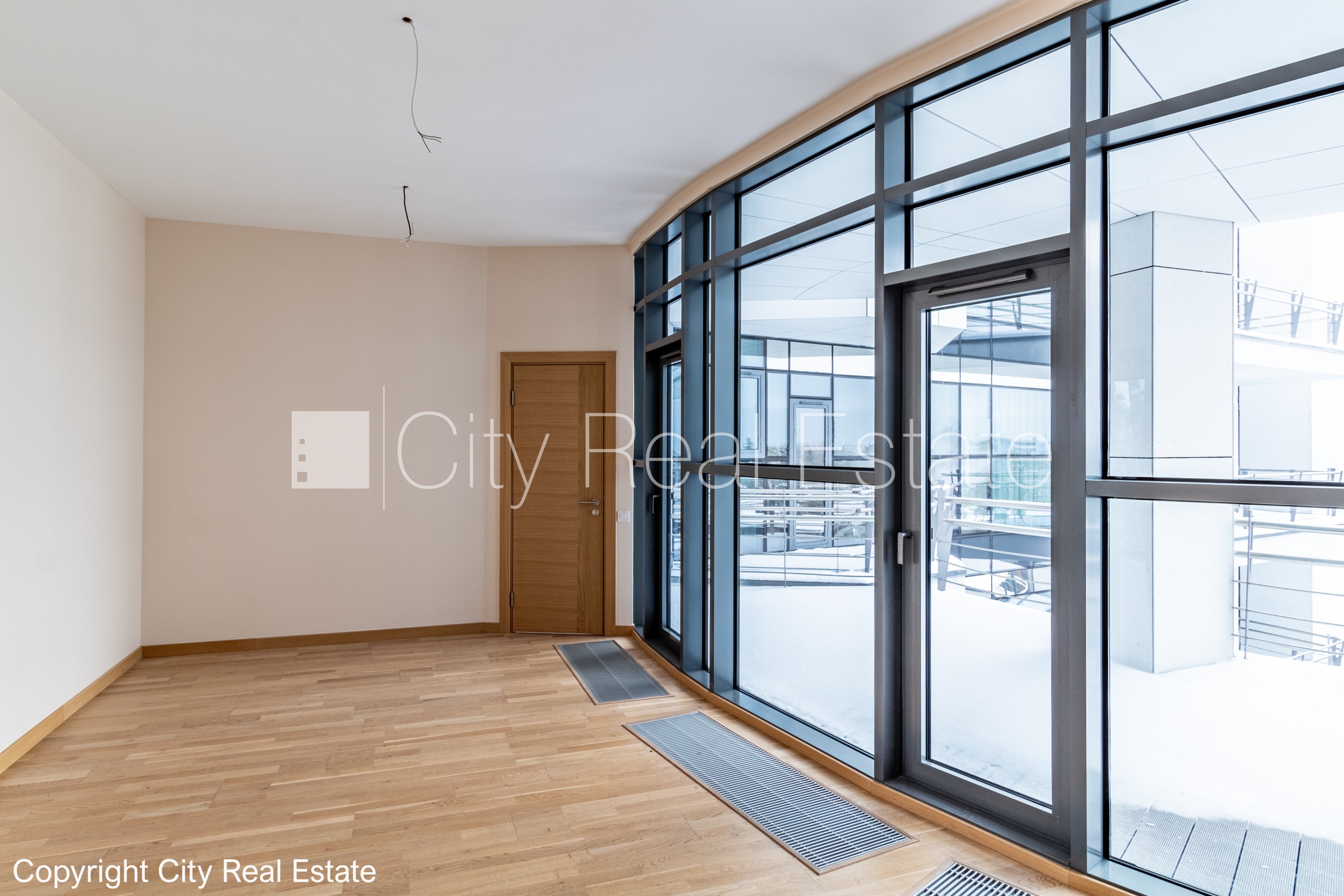 Sludinājumi. Zeme īpašumā, jaunceltne, monolīta betona sienas, zaļā teritorija, bruģēts piebraucamais ceļš, Cena: 325000 EUR Foto #5