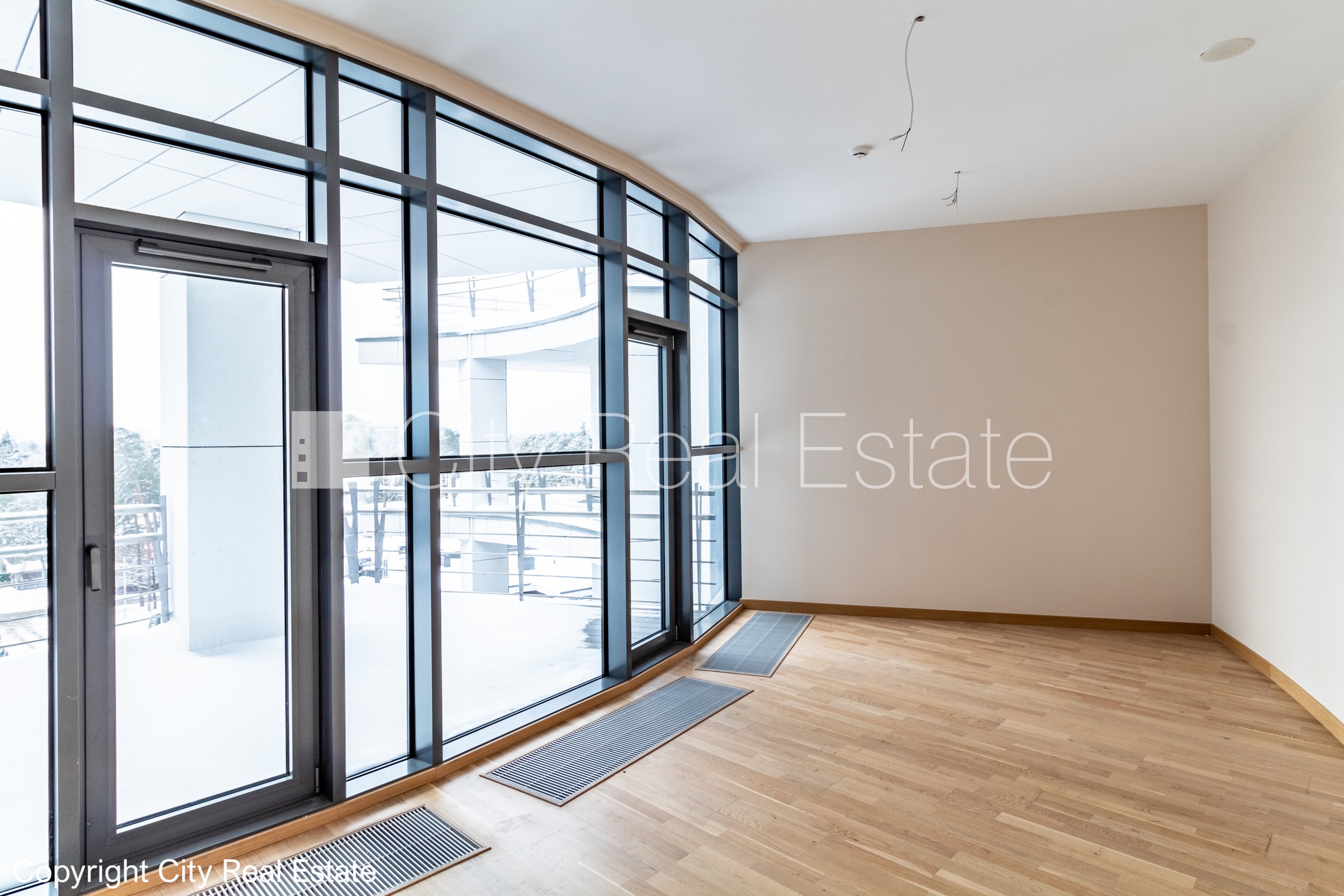 Sludinājumi. Zeme īpašumā, jaunceltne, monolīta betona sienas, zaļā teritorija, bruģēts piebraucamais ceļš, Cena: 325000 EUR Foto #6