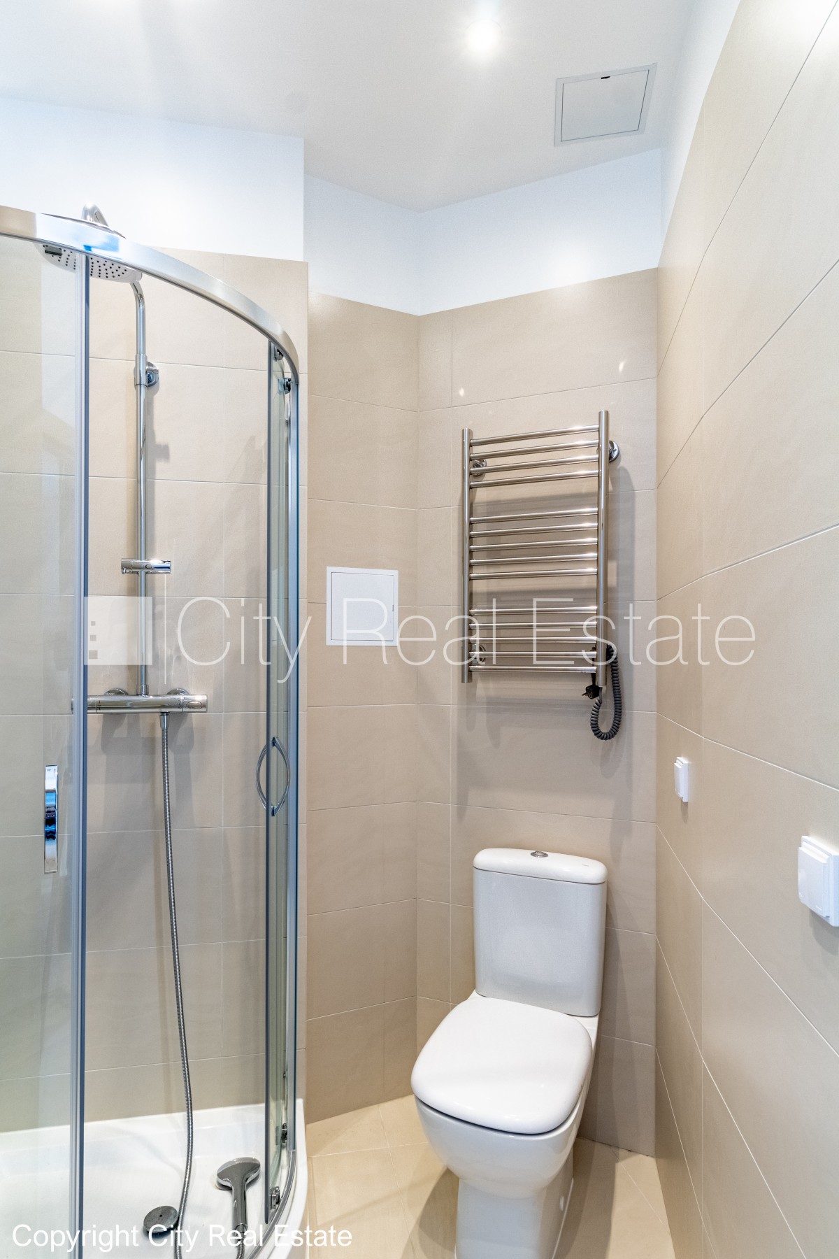 Sludinājumi. Zeme īpašumā, jaunceltne, monolīta betona sienas, zaļā teritorija, bruģēts piebraucamais ceļš, Cena: 325000 EUR Foto #7