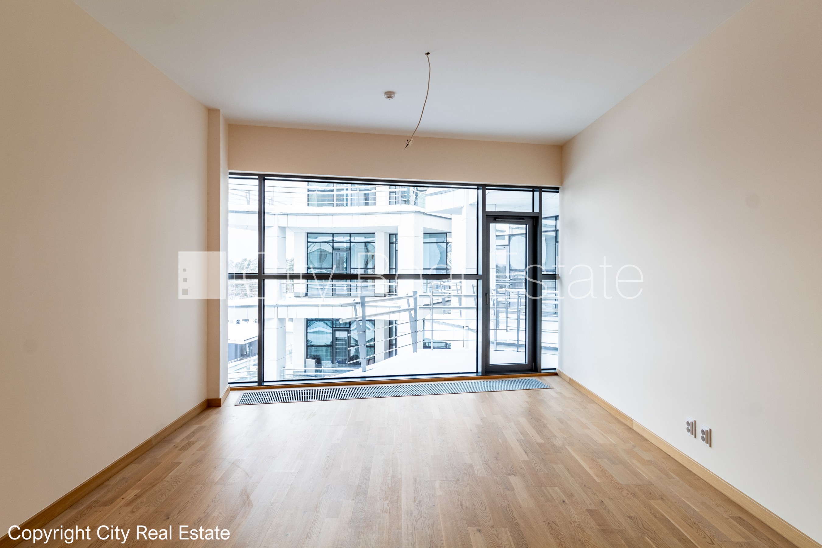 Sludinājumi. Zeme īpašumā, jaunceltne, monolīta betona sienas, zaļā teritorija, bruģēts piebraucamais ceļš, Cena: 325000 EUR Foto #9