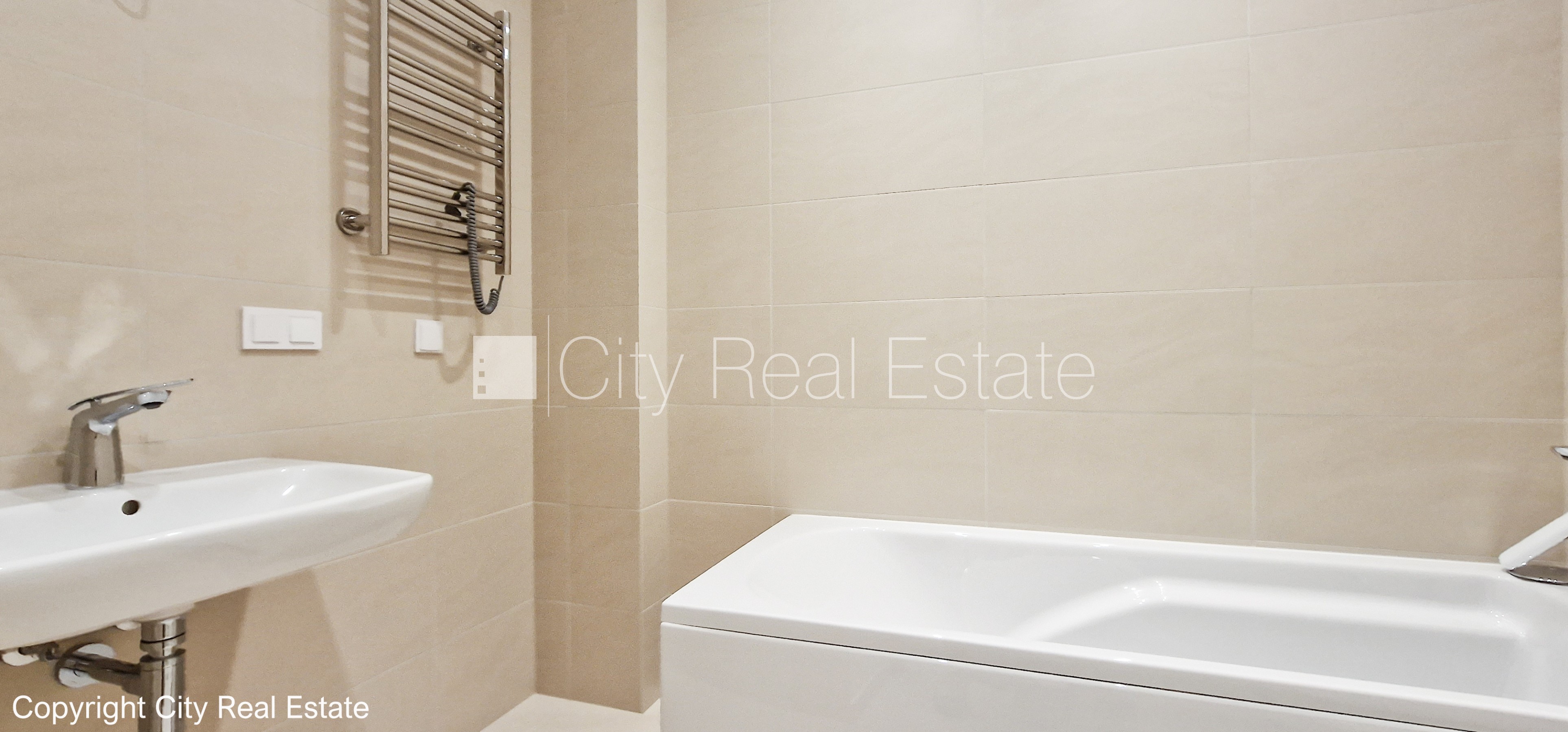 Sludinājumi. Zeme īpašumā, jaunceltne, monolīta betona sienas, zaļā teritorija, bruģēts piebraucamais ceļš, Cena: 325000 EUR Foto #11