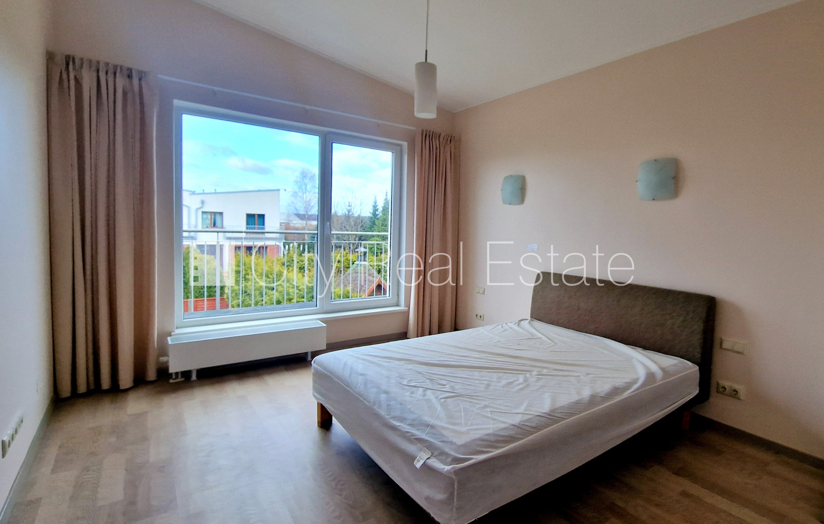 Sludinājumi. Rindu māja, jaunceltne, zaļā teritorija, labiekārtota apzaļumota teritorija, slēgta teritorija, Cena: 1900 EUR/mēn Foto #17