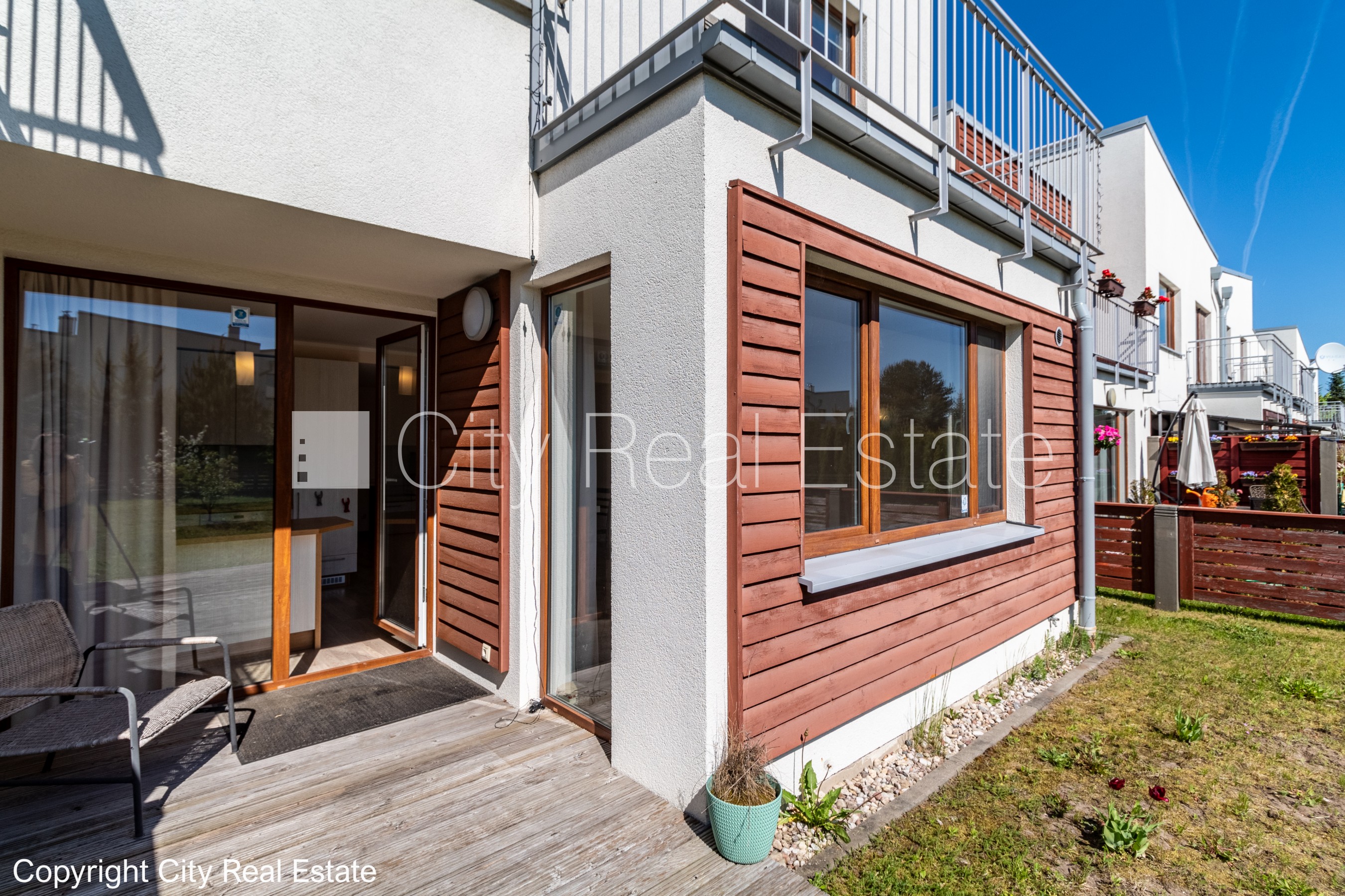 Sludinājumi. Rindu māja, jaunceltne, zaļā teritorija, labiekārtota apzaļumota teritorija, slēgta teritorija, Cena: 1900 EUR/mēn Foto #9