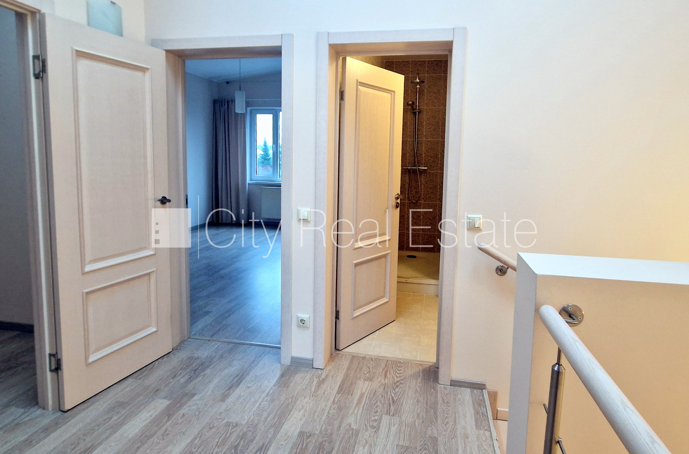 Sludinājumi. Rindu māja, jaunceltne, zaļā teritorija, labiekārtota apzaļumota teritorija, slēgta teritorija, Cena: 1900 EUR/mēn Foto #16