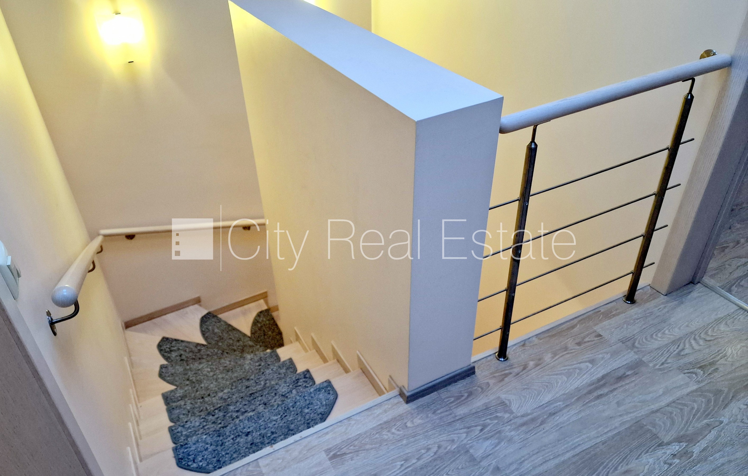 Sludinājumi. Rindu māja, jaunceltne, zaļā teritorija, labiekārtota apzaļumota teritorija, slēgta teritorija, Cena: 1900 EUR/mēn Foto #15