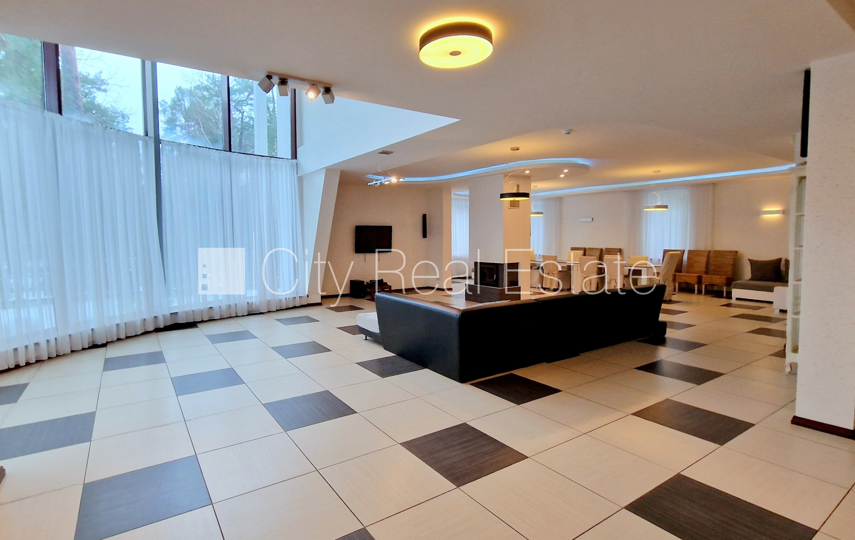 Sludinājumi. Privātmāja, labiekārtota apzaļumota teritorija 1800 m2, iežogota teritorija, teritorijas Cena: 3000 EUR/mēn Foto #6