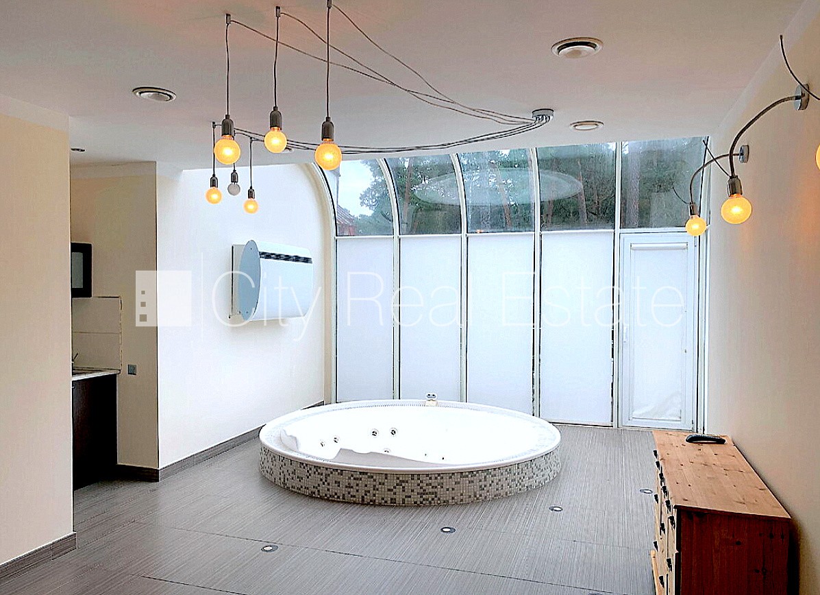 Sludinājumi. Privātmāja, labiekārtota apzaļumota teritorija 1800 m2, iežogota teritorija, teritorijas Cena: 3000 EUR/mēn Foto #23